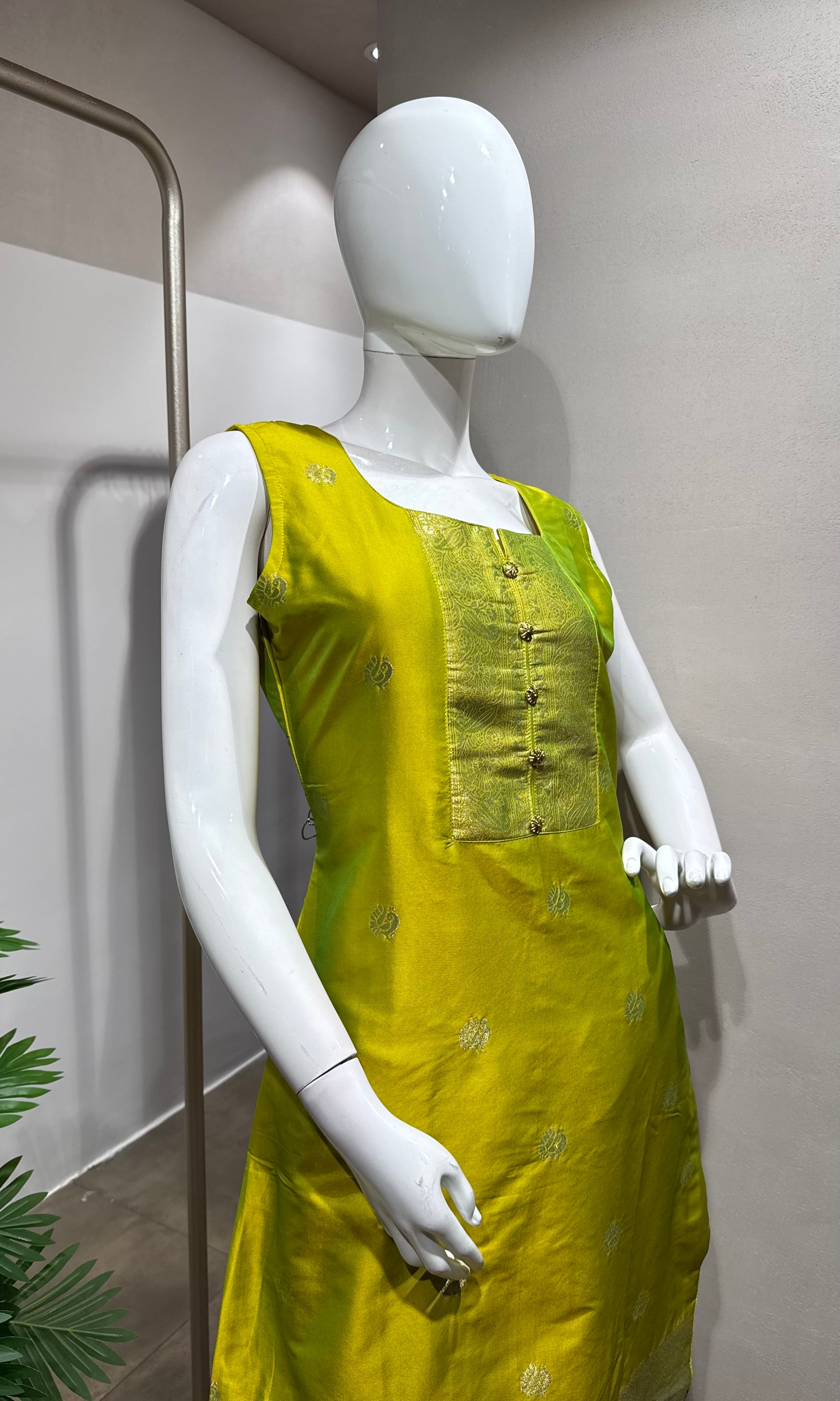 GREEN Silk Kurti with Banarasi Dupatta