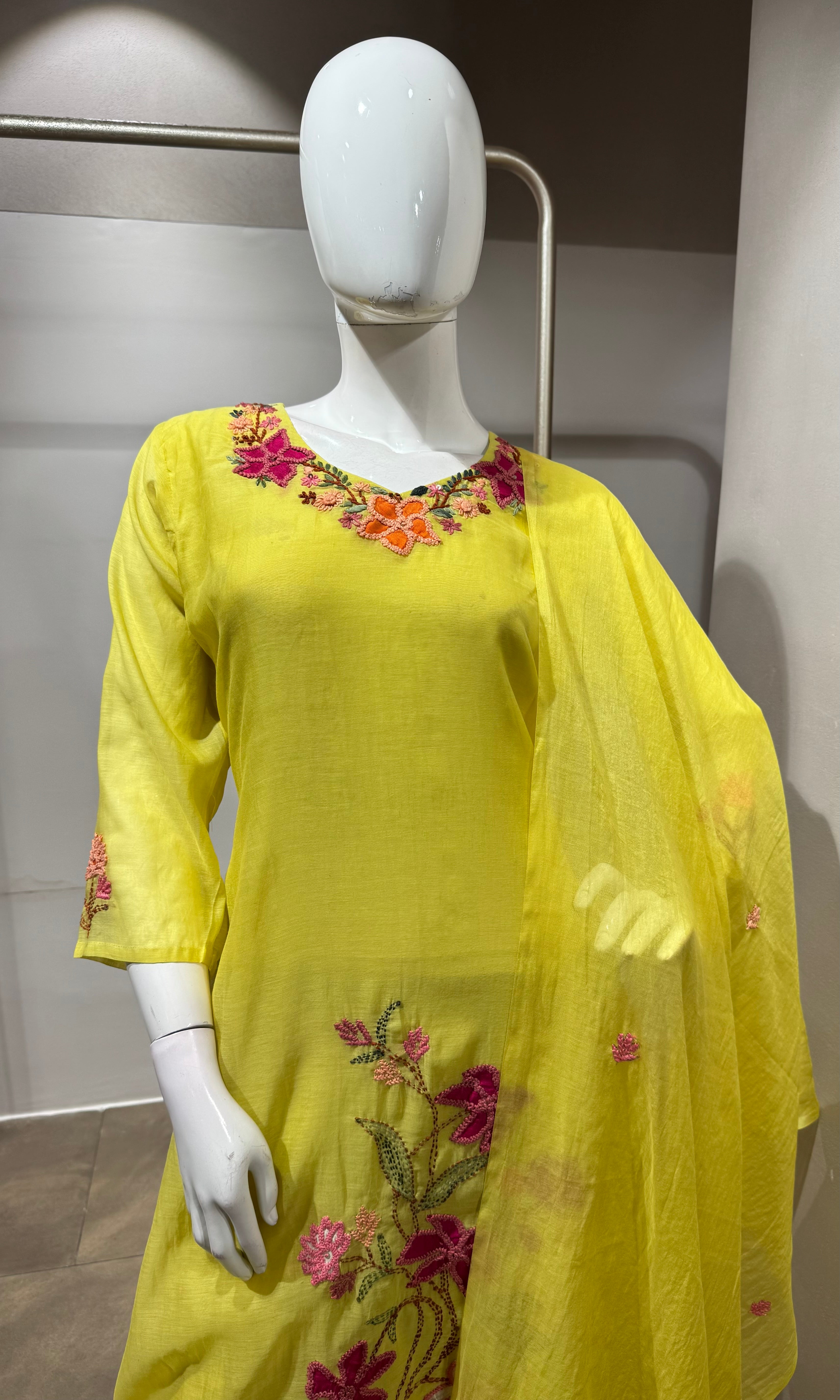 Green Mul Chanderi Kurta Set with Floral Embroidery