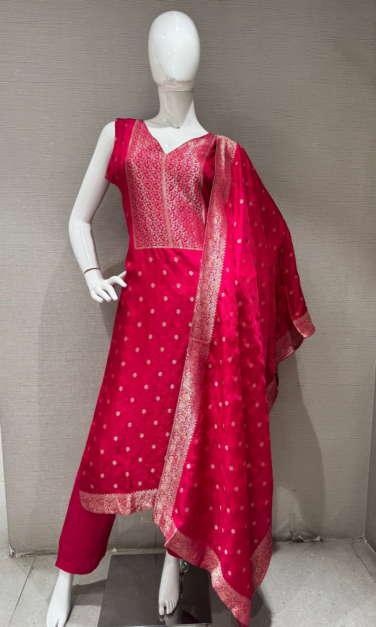 Pink Banarasi silk Kurta set with Golden Border dupatta