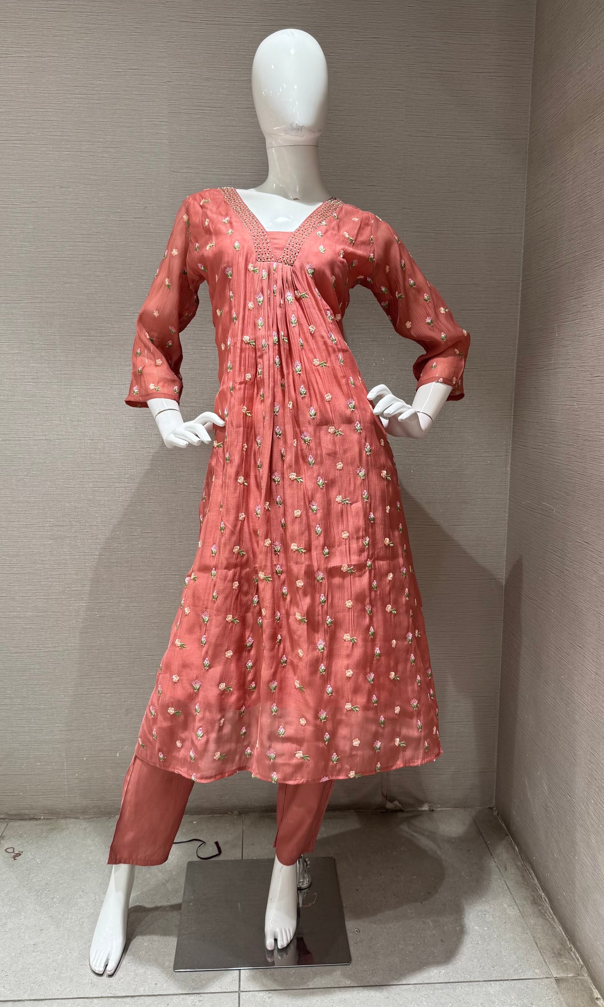 Onion pink floral Mul Chanderi kurta set with dupatta