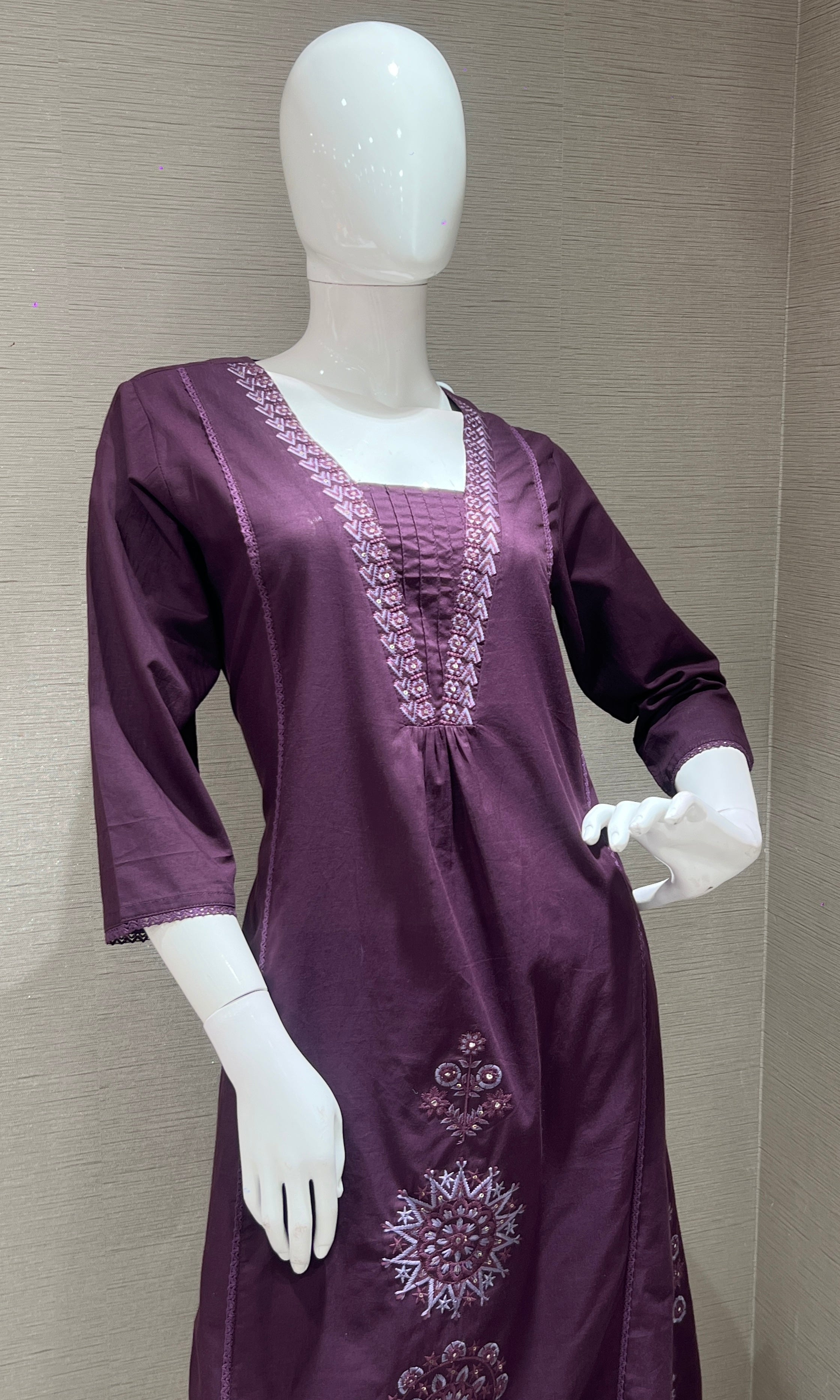 BARGANDI embroidered kurta set with dupatta