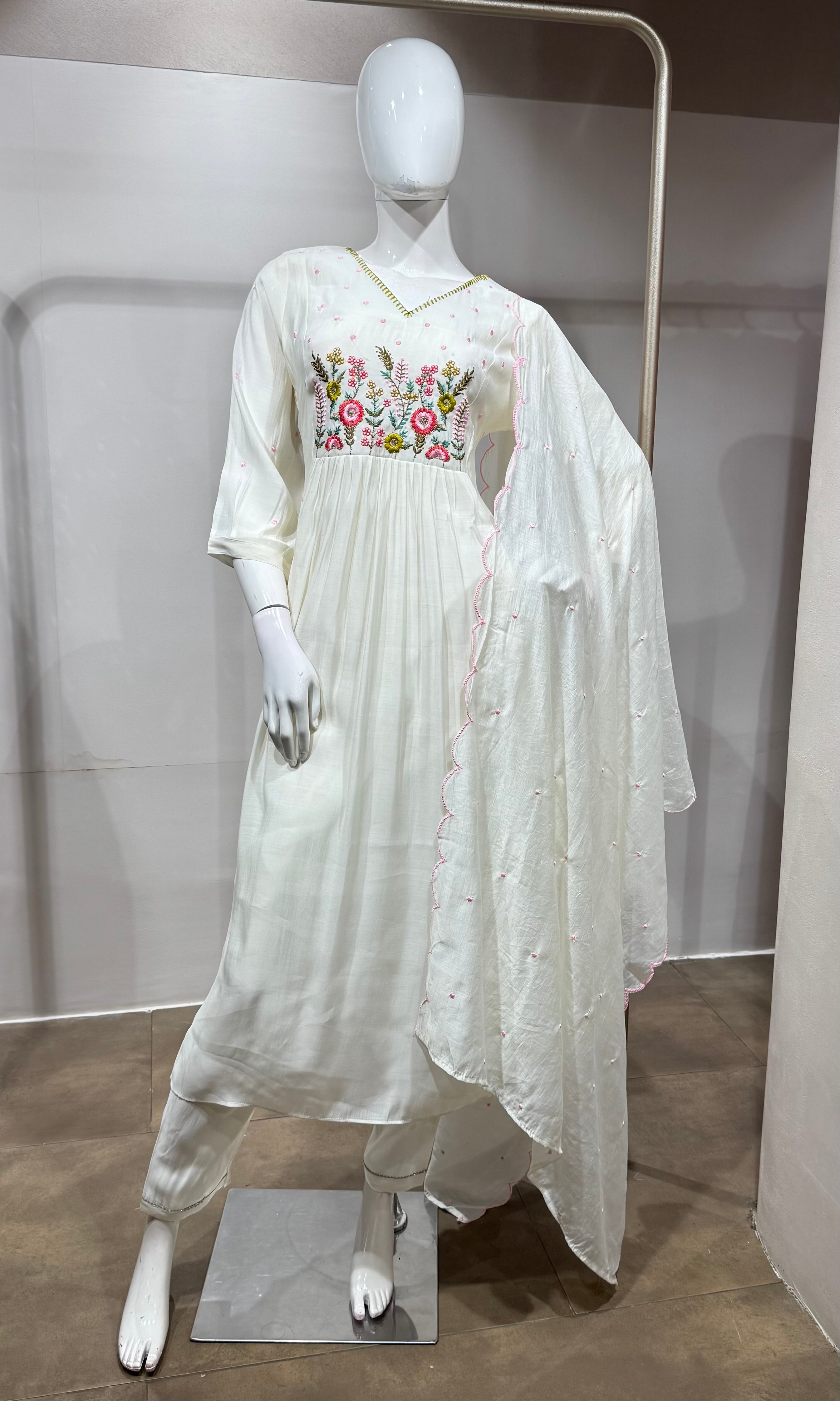 Cream Mul Chanderi embroidered kurta set