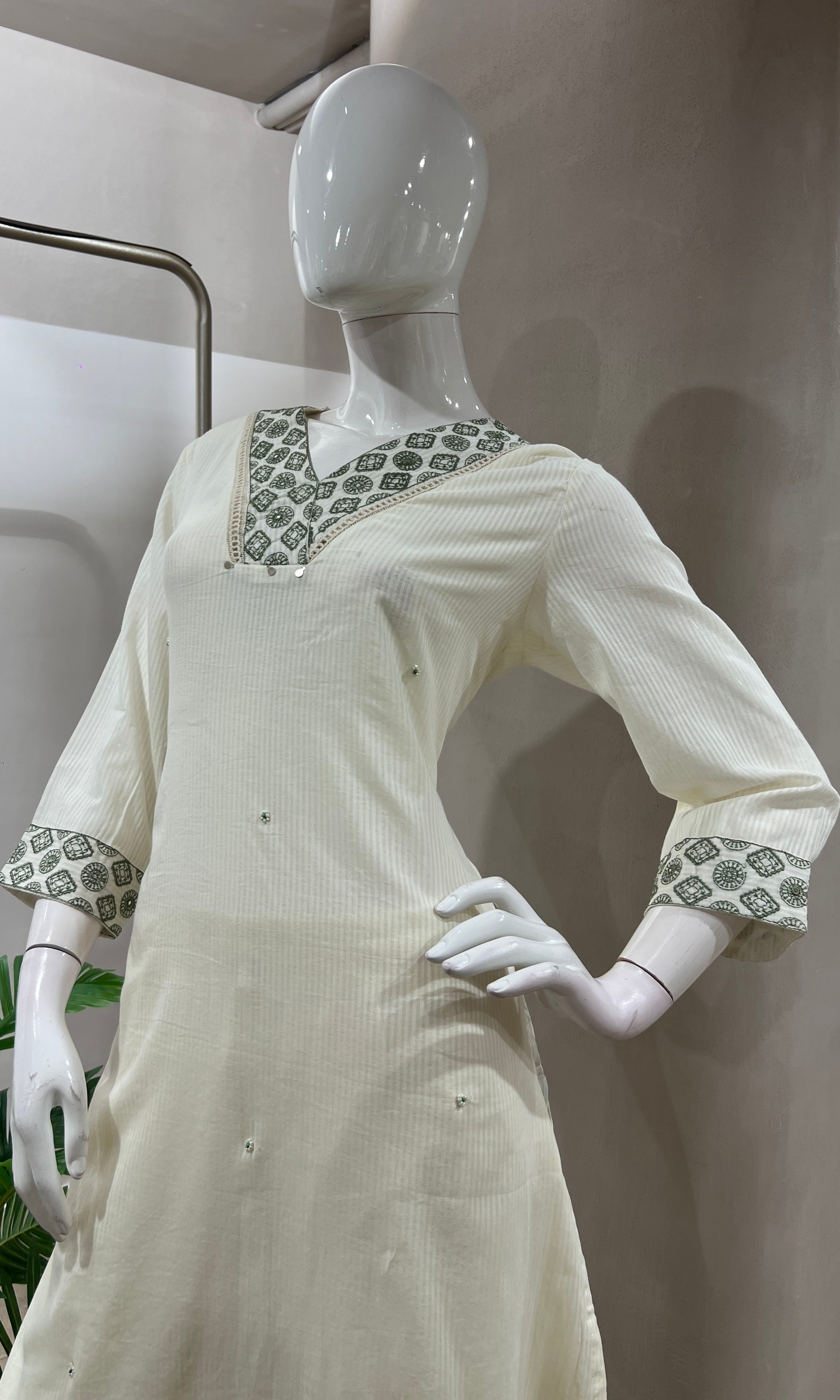 GREEN FLORAL MOTIF KURTA SET