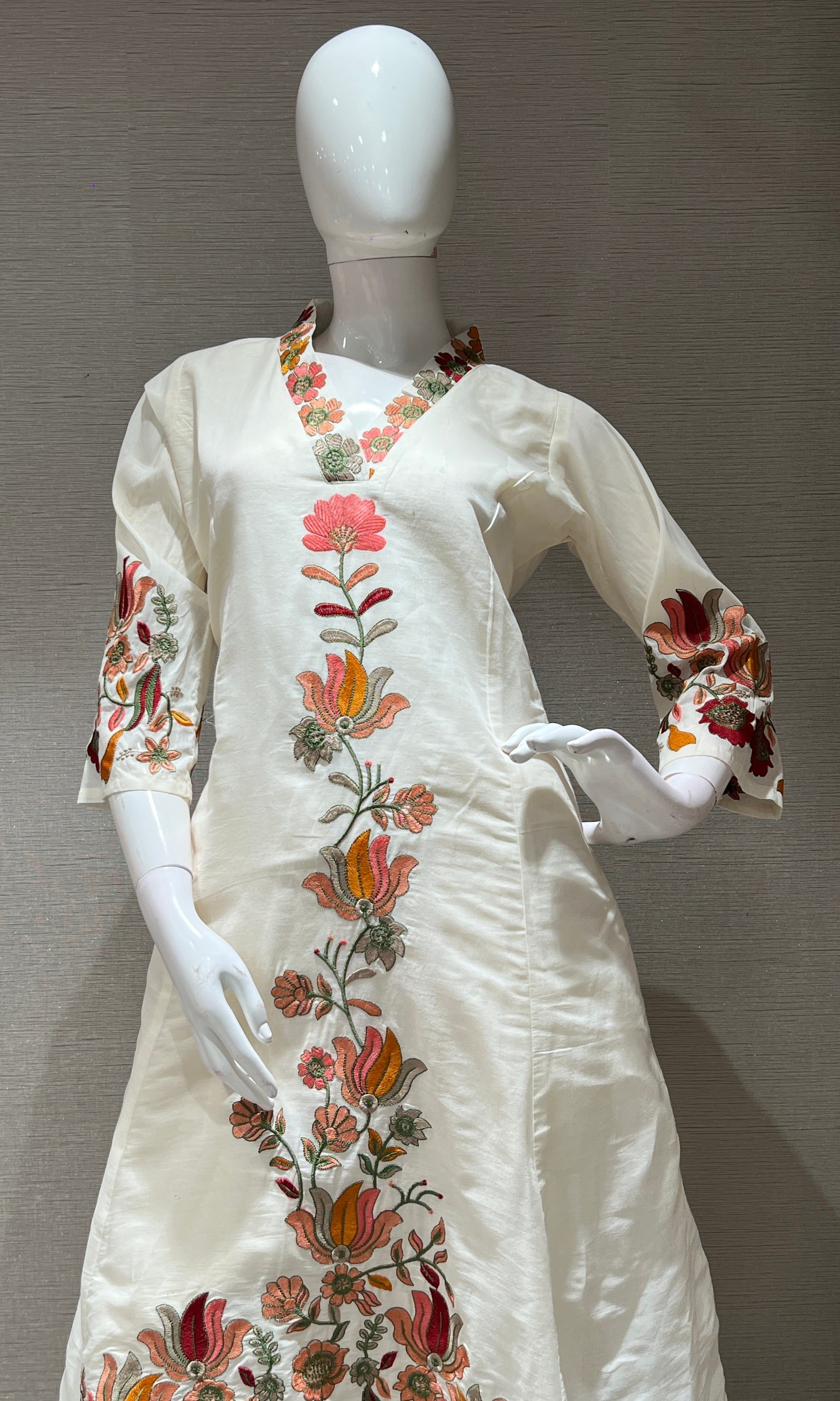 Cream floral embroidery kurta set