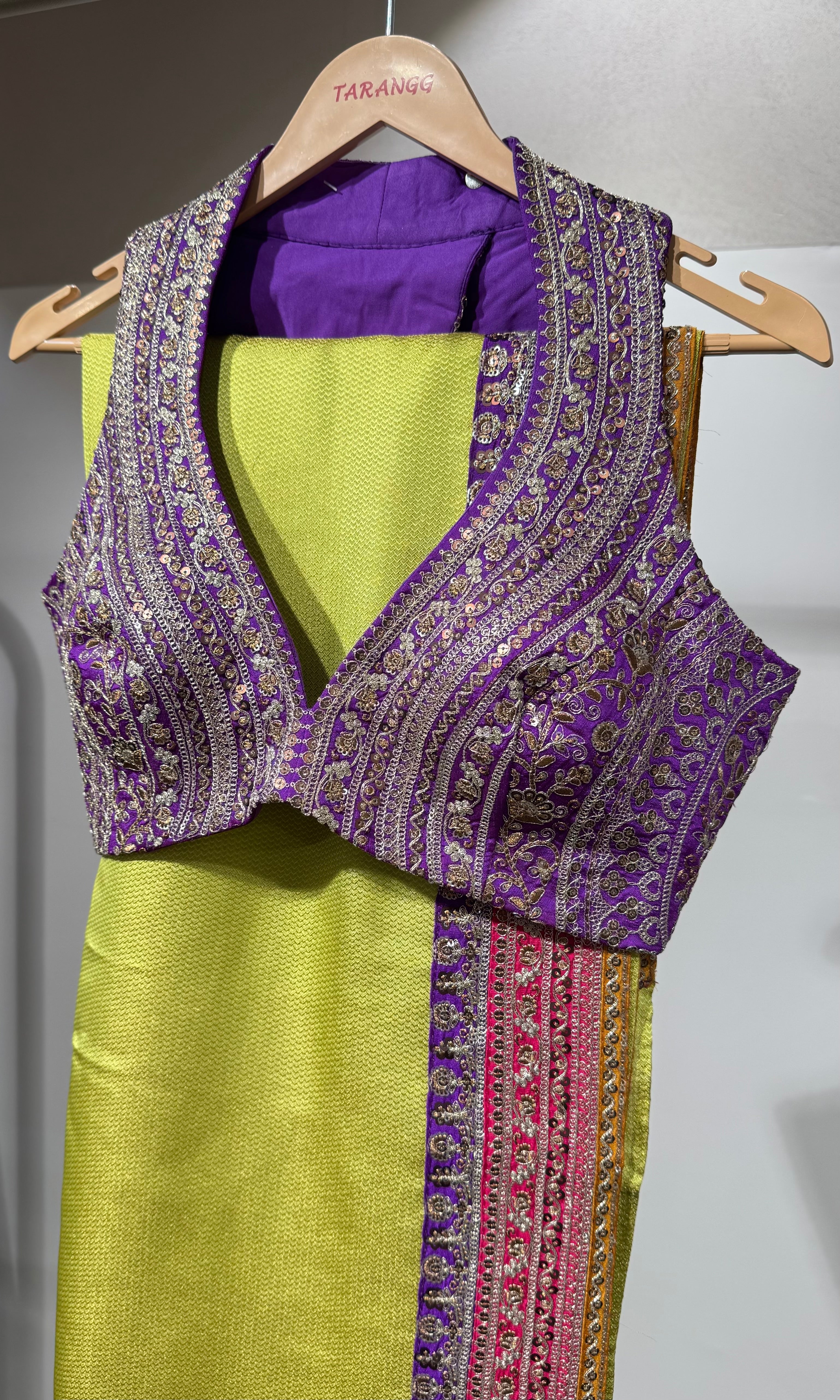 green saree with blouse