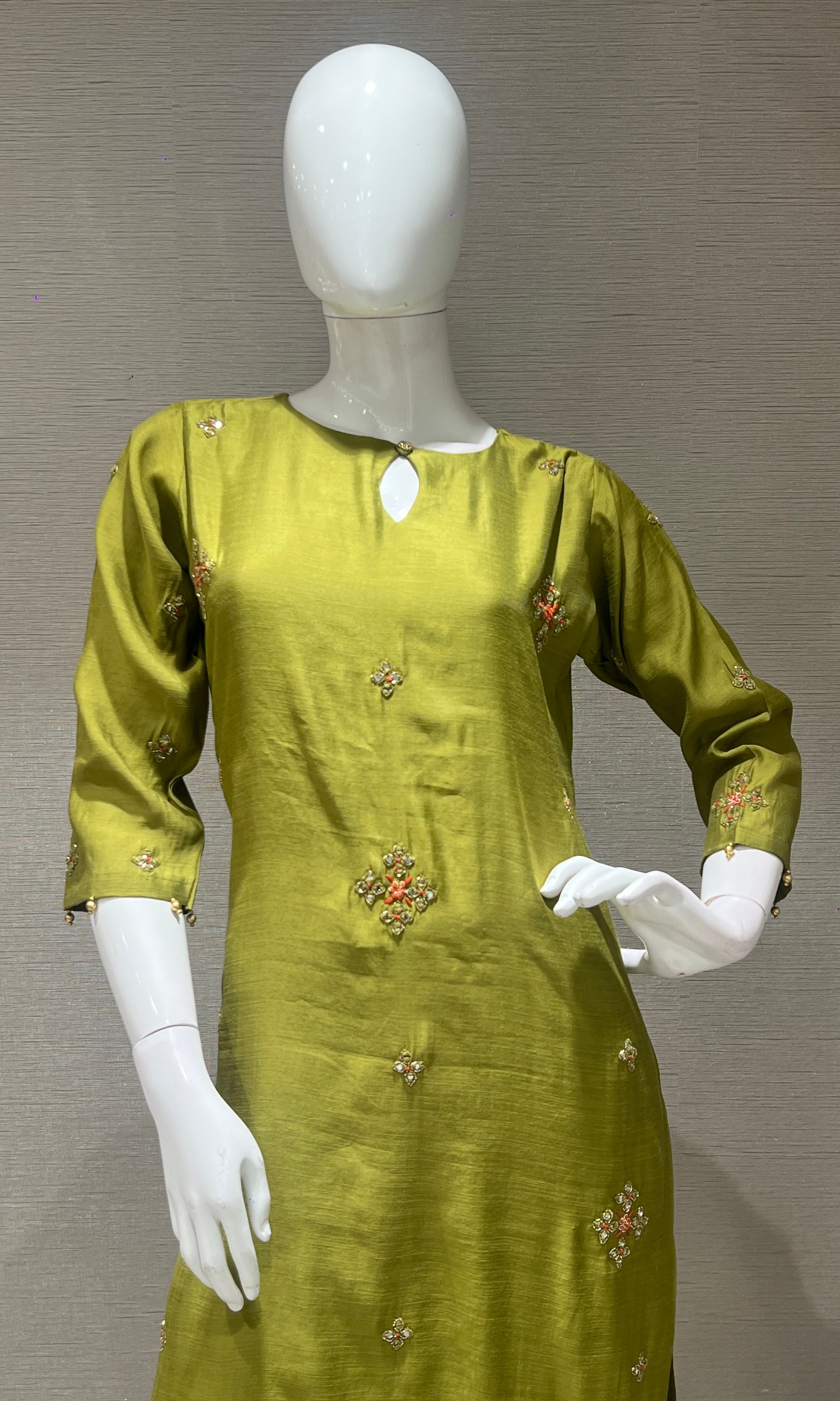 Green kurta Set With Minimal Embroidery