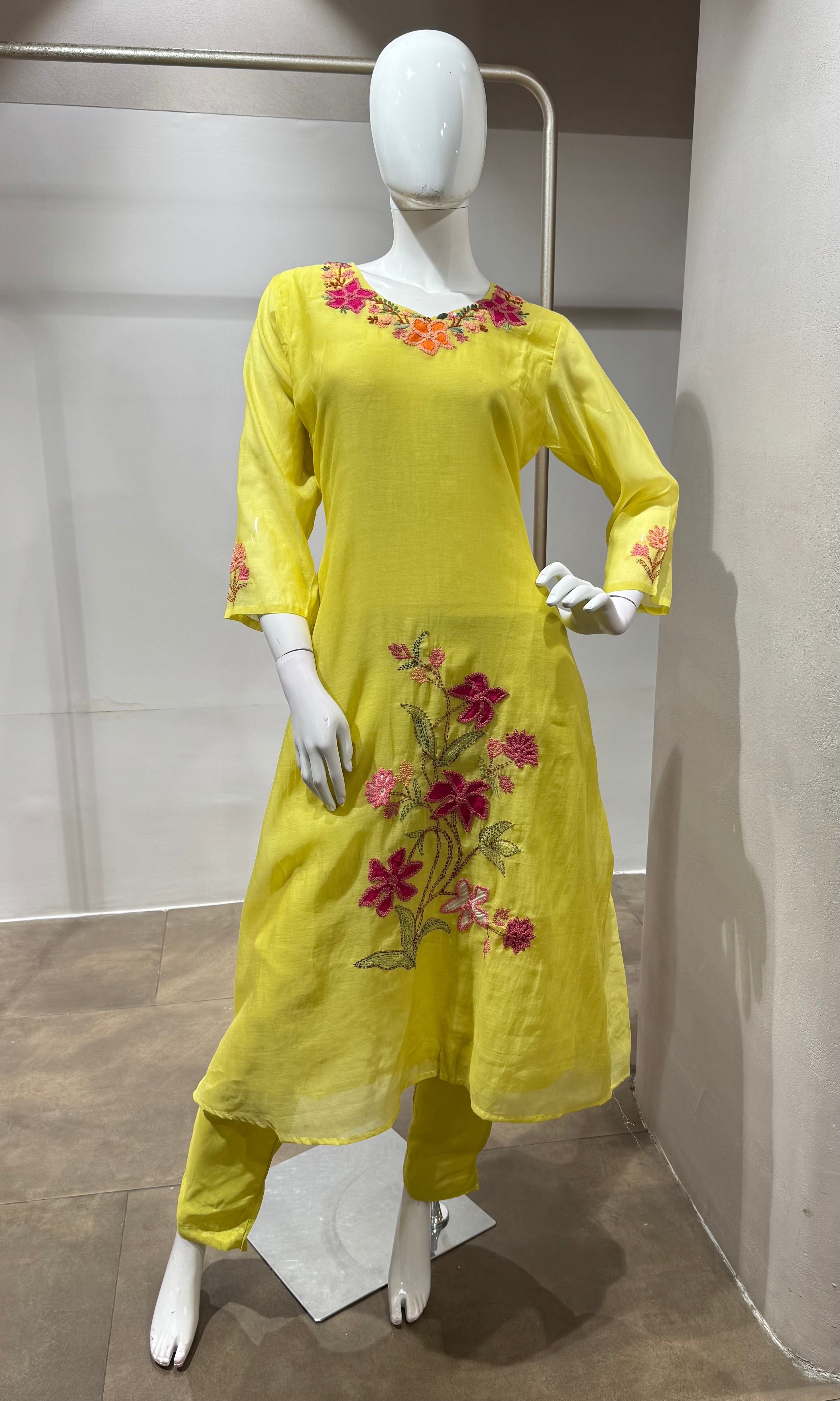 Green Mul Chanderi Kurta Set with Floral Embroidery