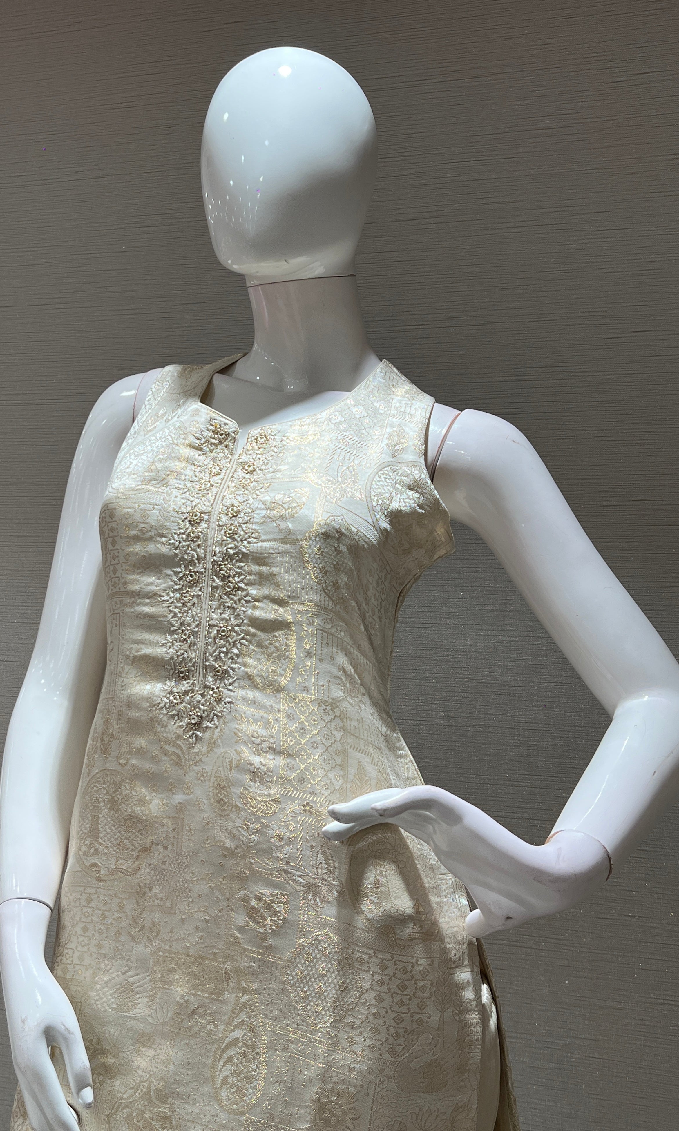 CREAM ETHNIC KURTA SET WITH WOVEN DUPATTA