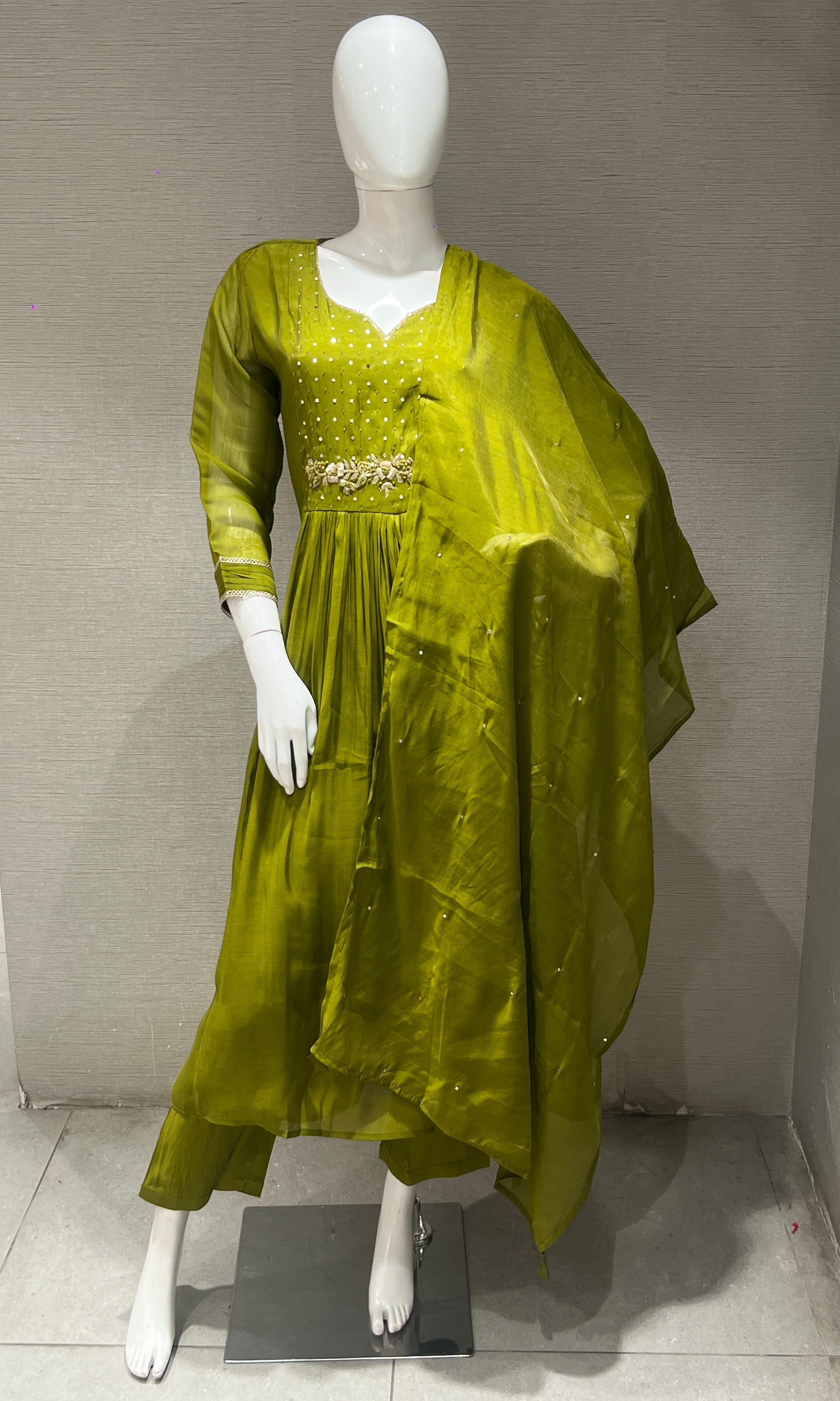 Green EMBROIDERED MUL CHANDERI Kurta SET