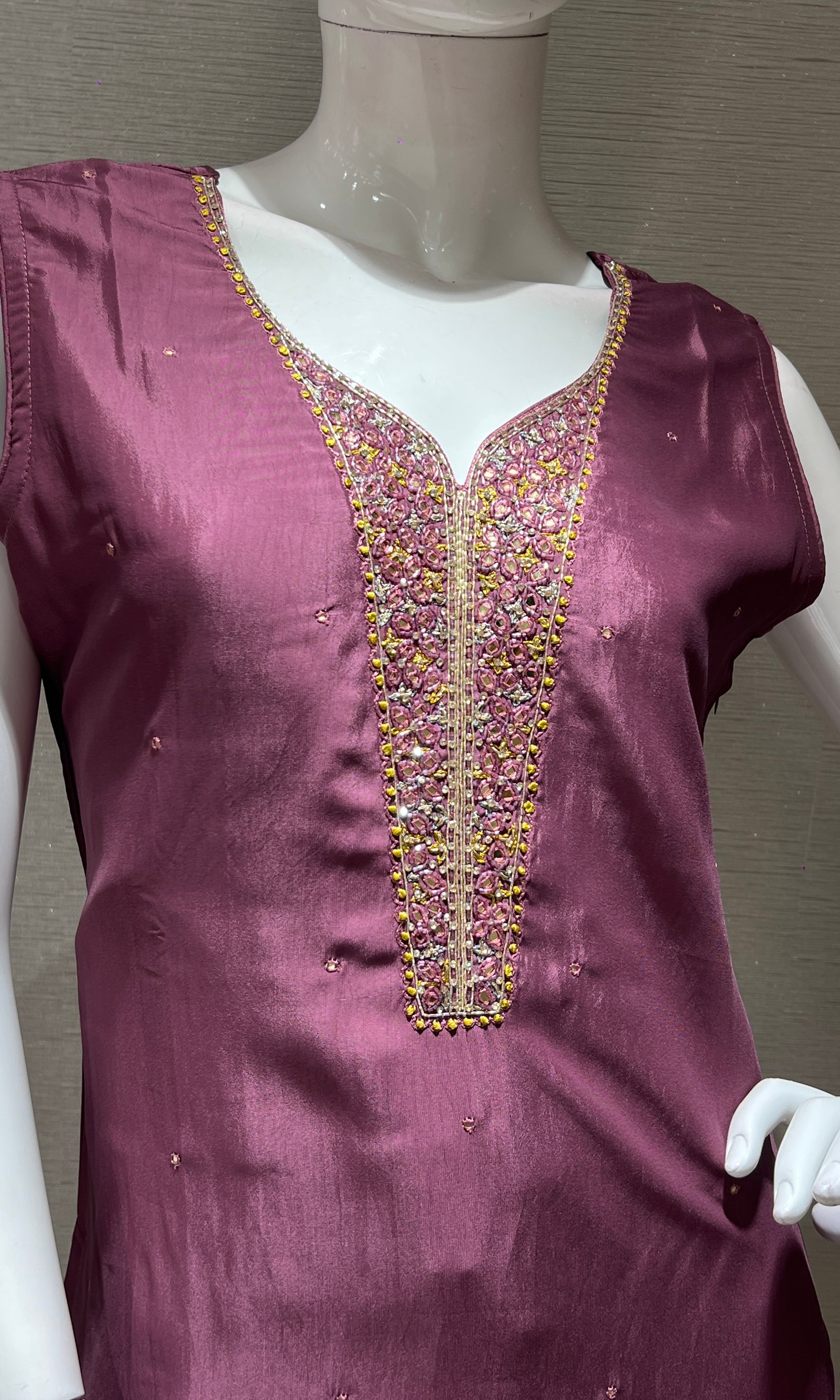Bargandi embroidered Kurta set with Dupatta