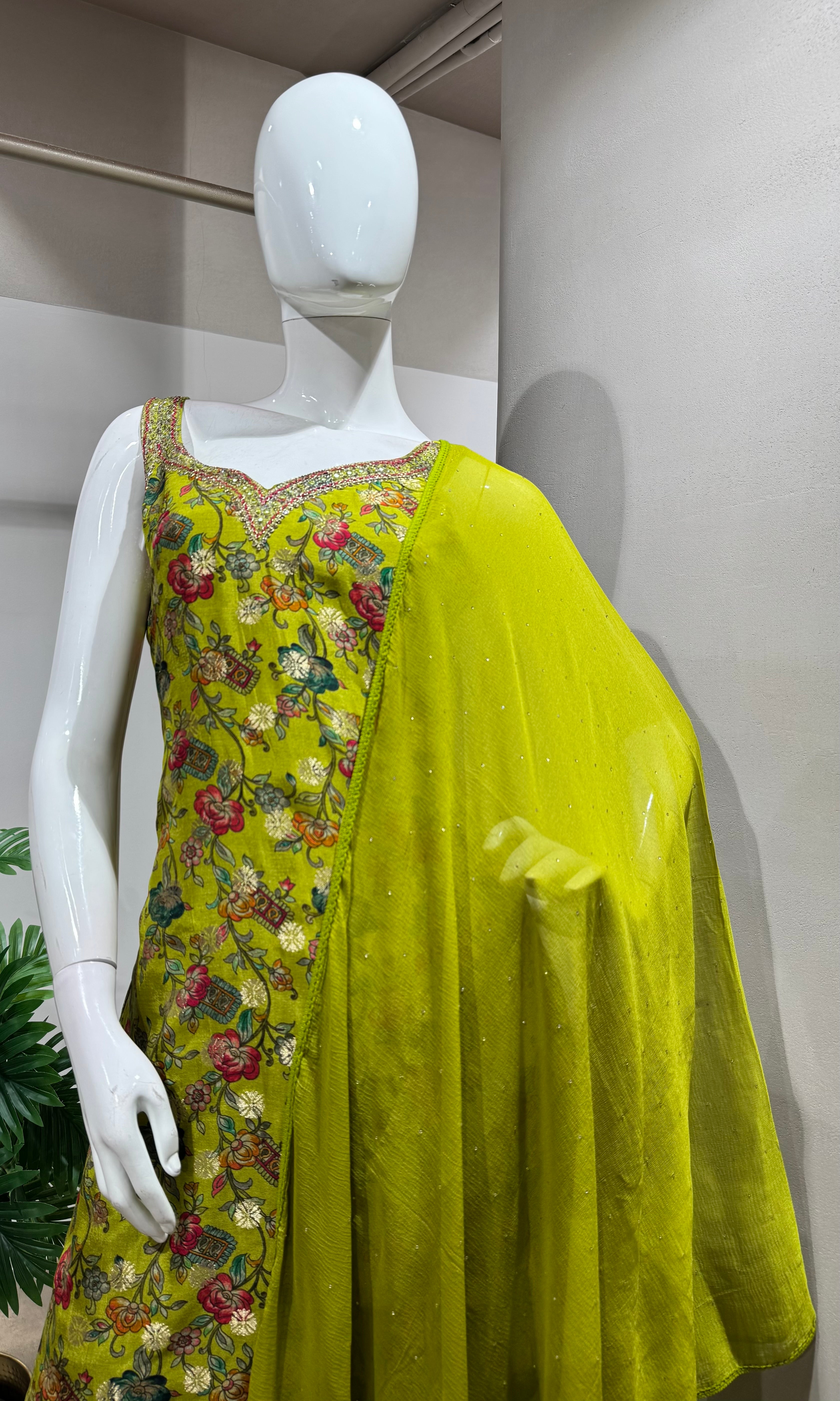 GREEN FLORAL EMBROIDERY KURTA SET