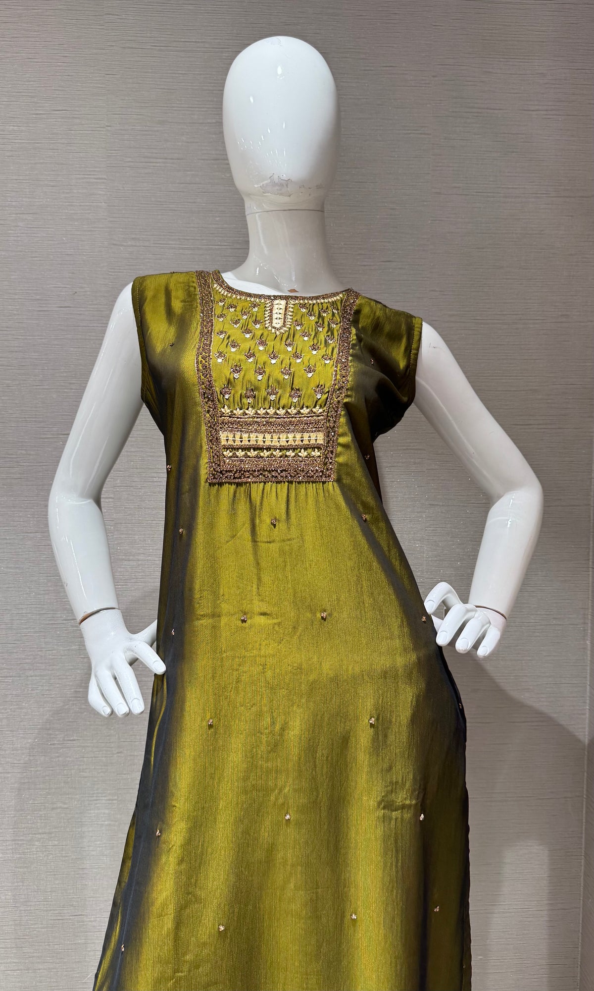 MEHANDI GREEN ETHNIC KURTA SET WITH BANARASI DUPATTA