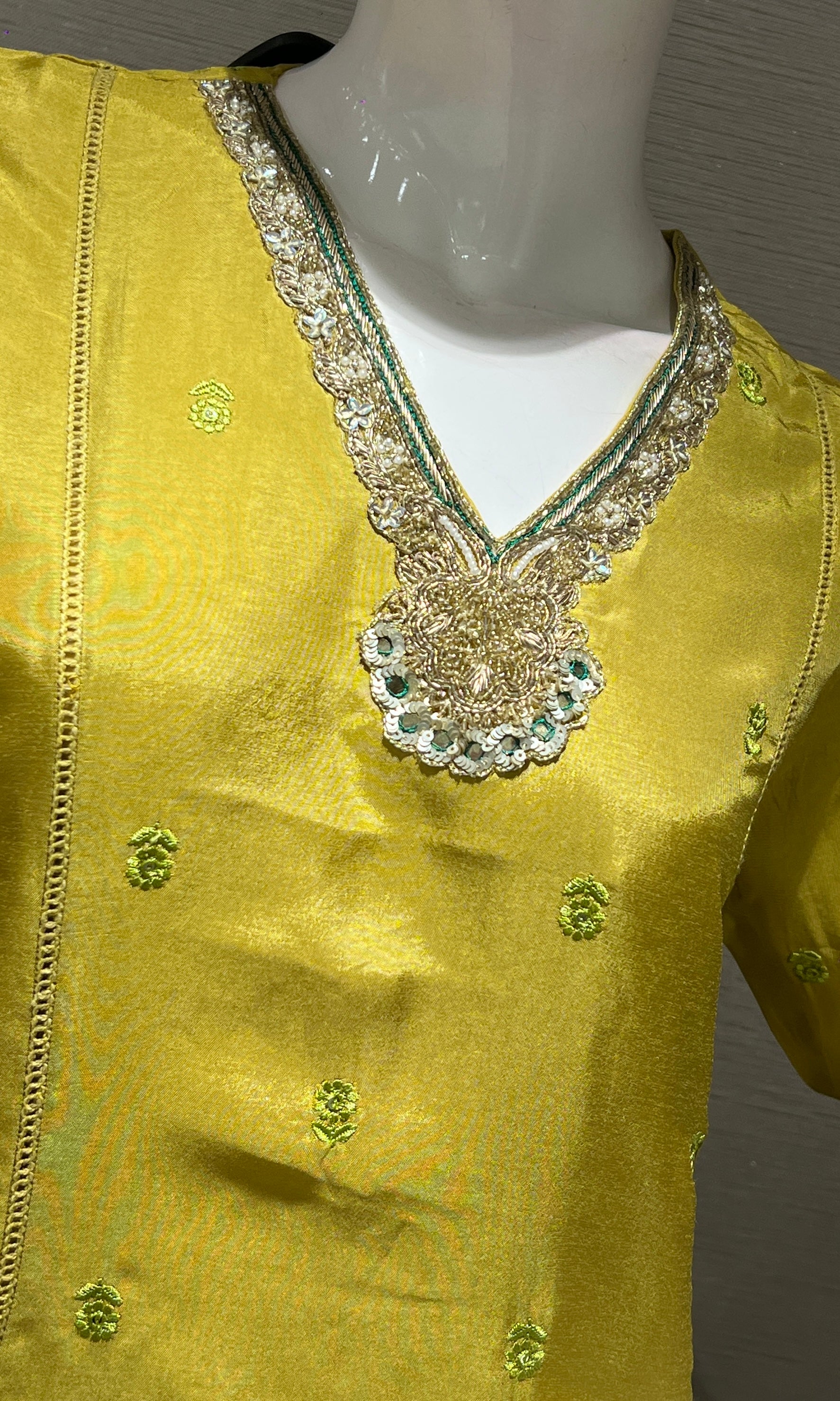 Liril kurta set WITH GREEN FLORAL DUPATTA