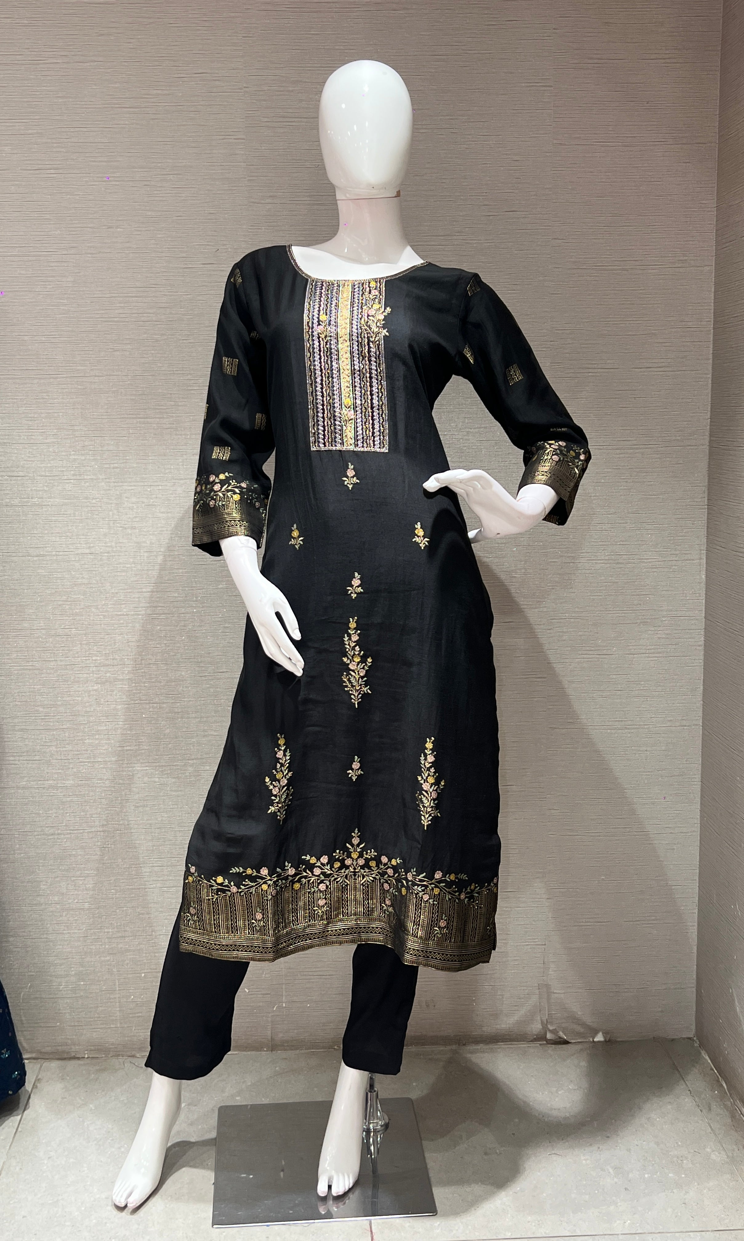 BLACK EMBROIDERED KURTA SET WITH DUPATTA