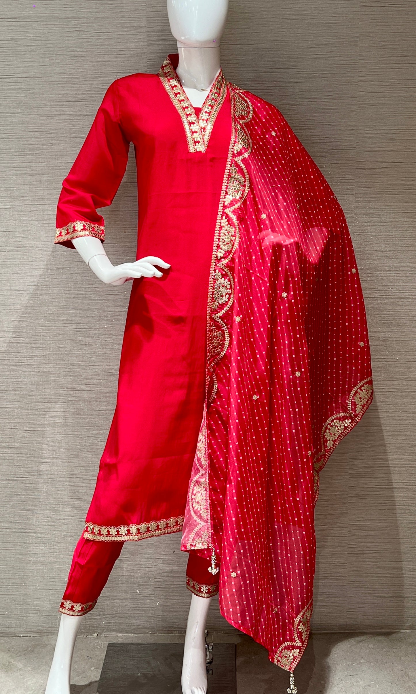 🛍️ Red kurta set with v neck