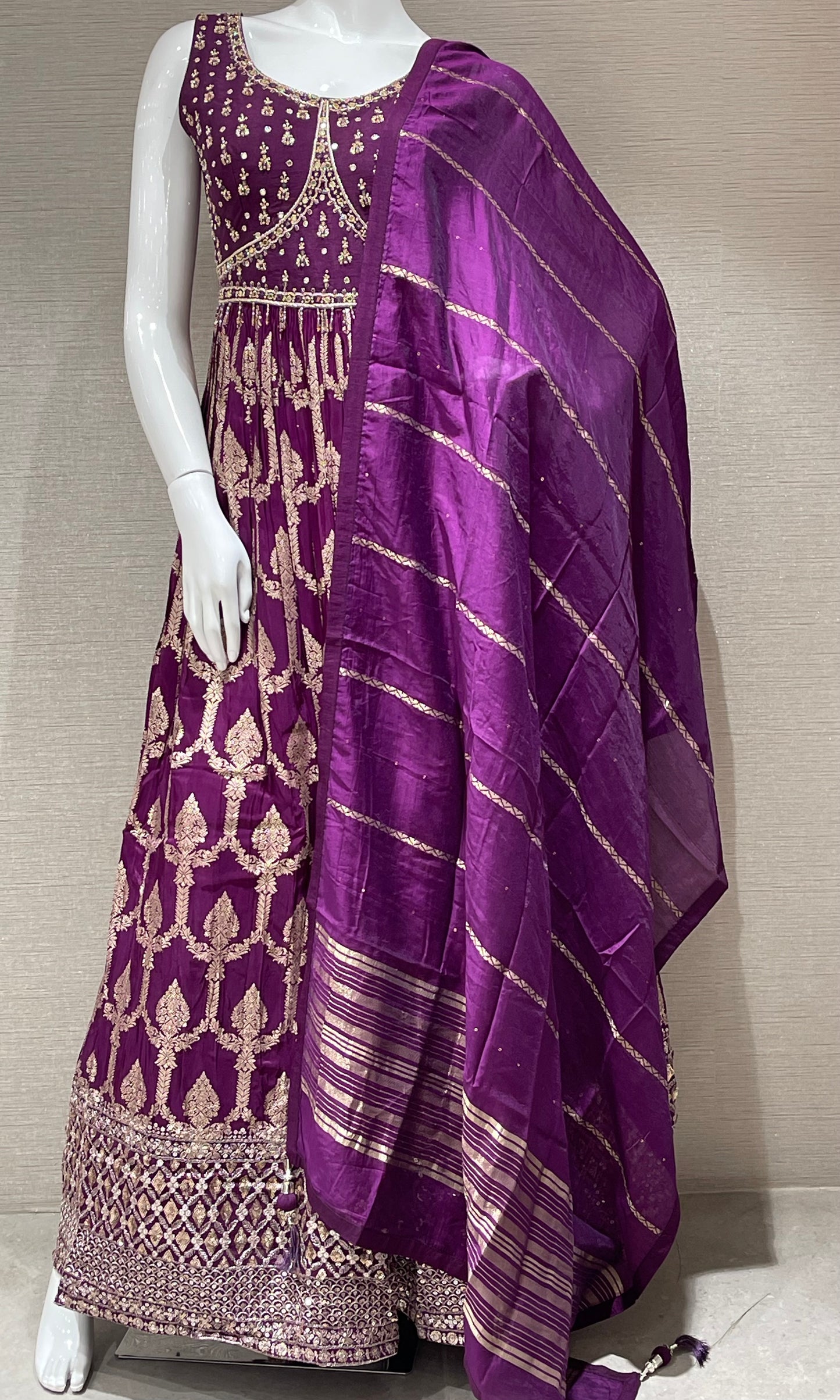 ⚜️Purple Banaras long dress,with silk dupatta 🤩