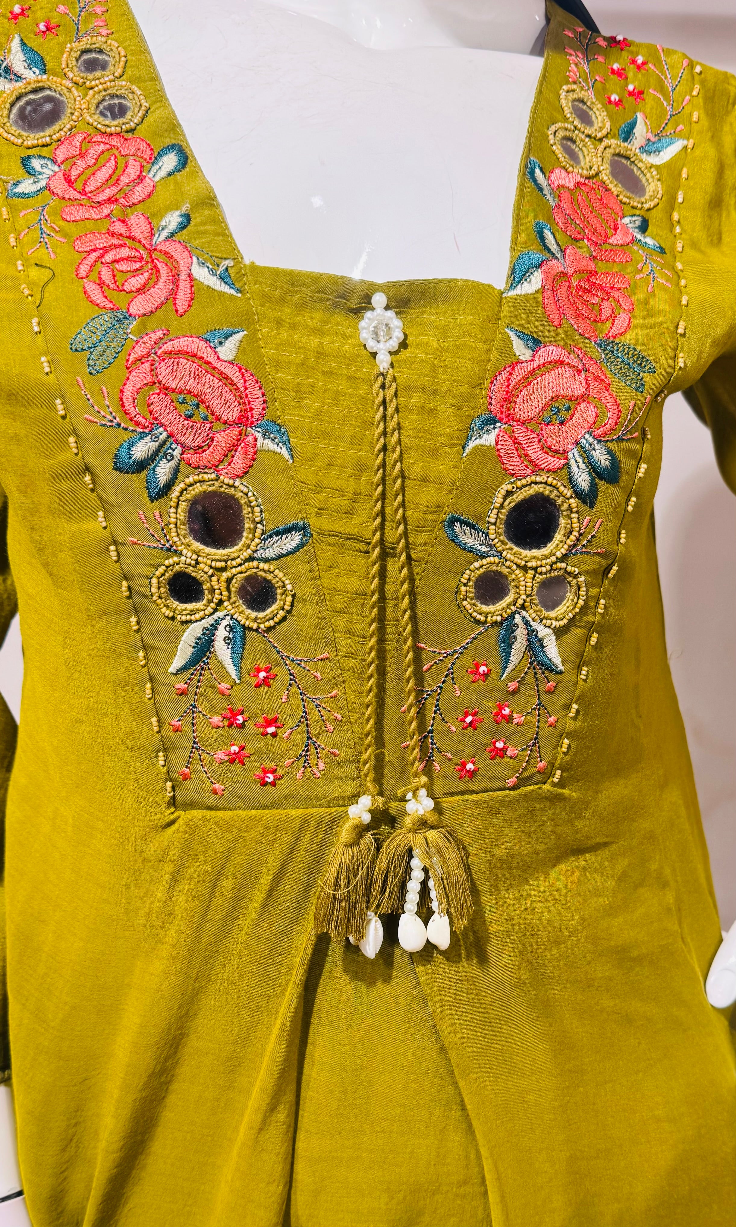 Mehendi Green Ethnic Kurta Set with Multicolored Neckline