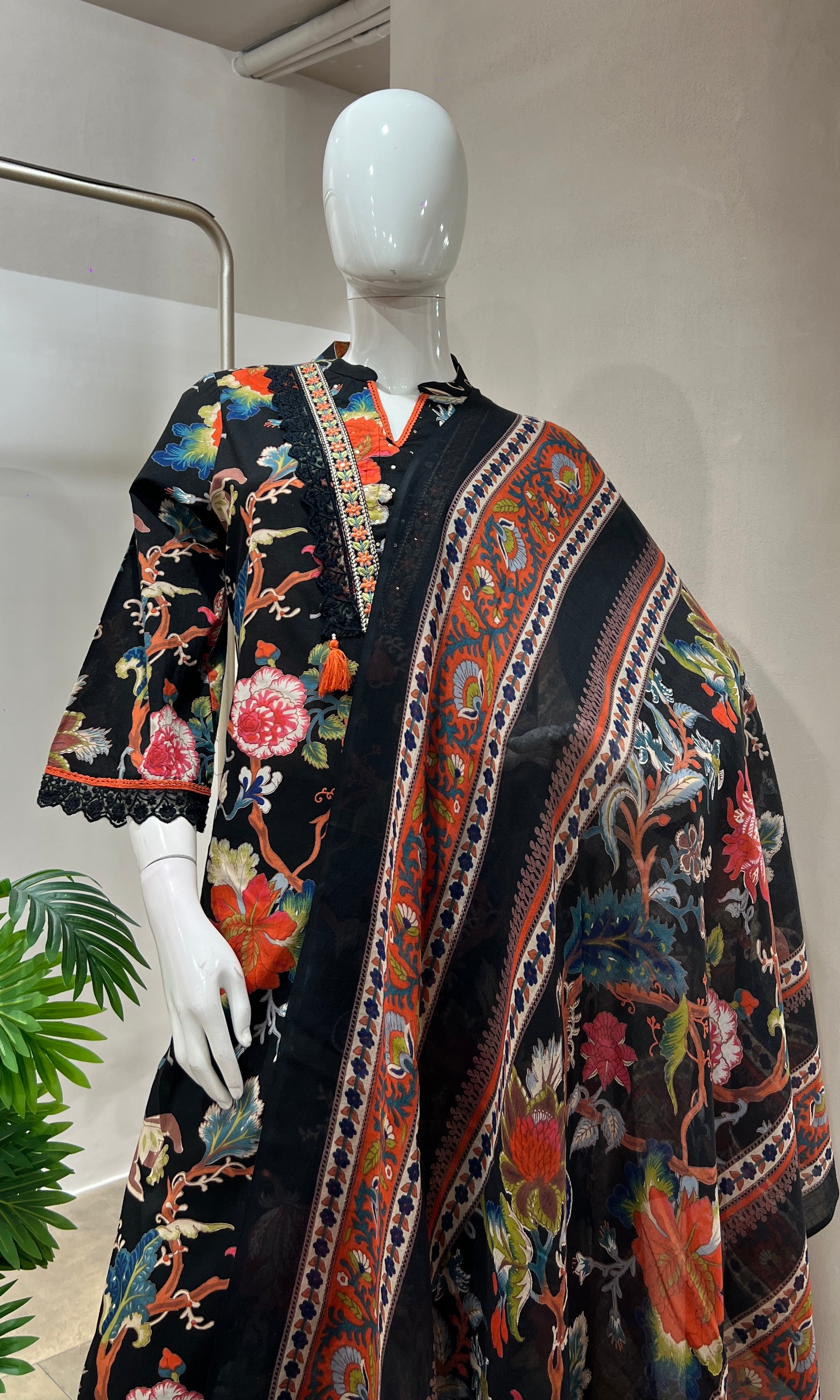 Black FLORAL EMBROIDERED kurta set