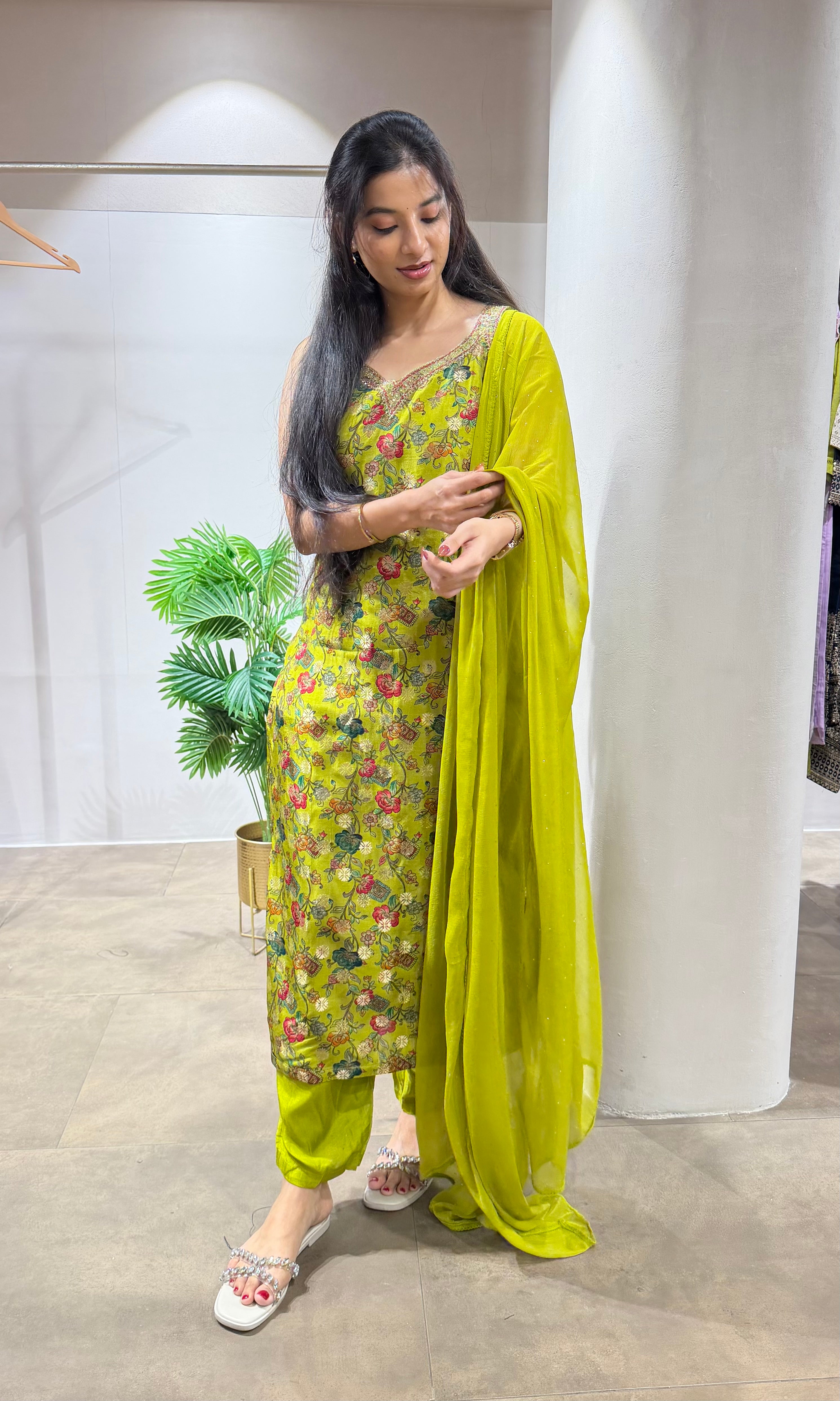GREEN FLORAL EMBROIDERY KURTA SET