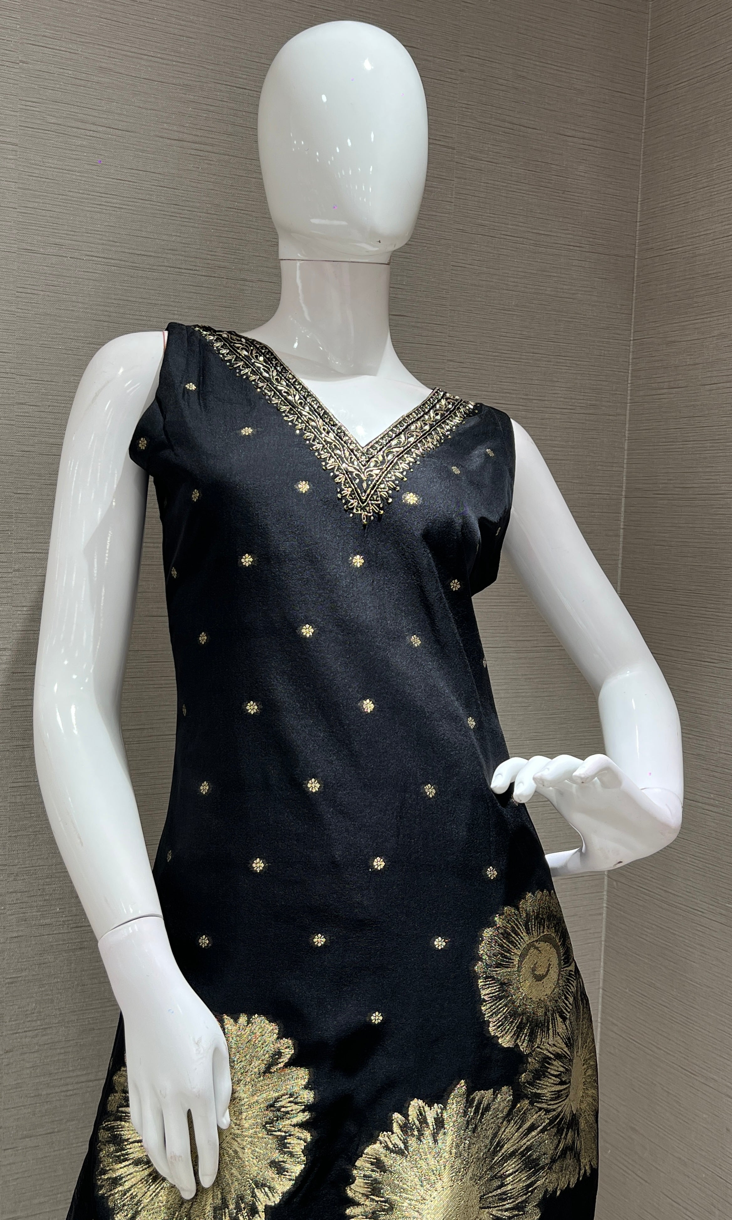 Black GOLD FLORAL EMBROIDERED KURTA SET
