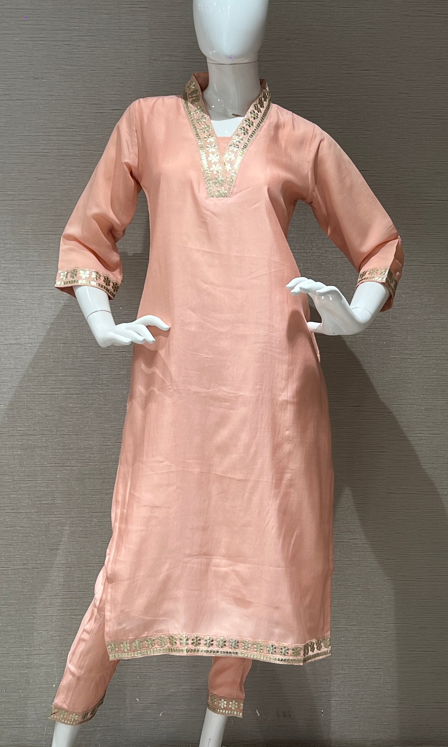 🌸Baby pink Kurta set  with v neck 😍