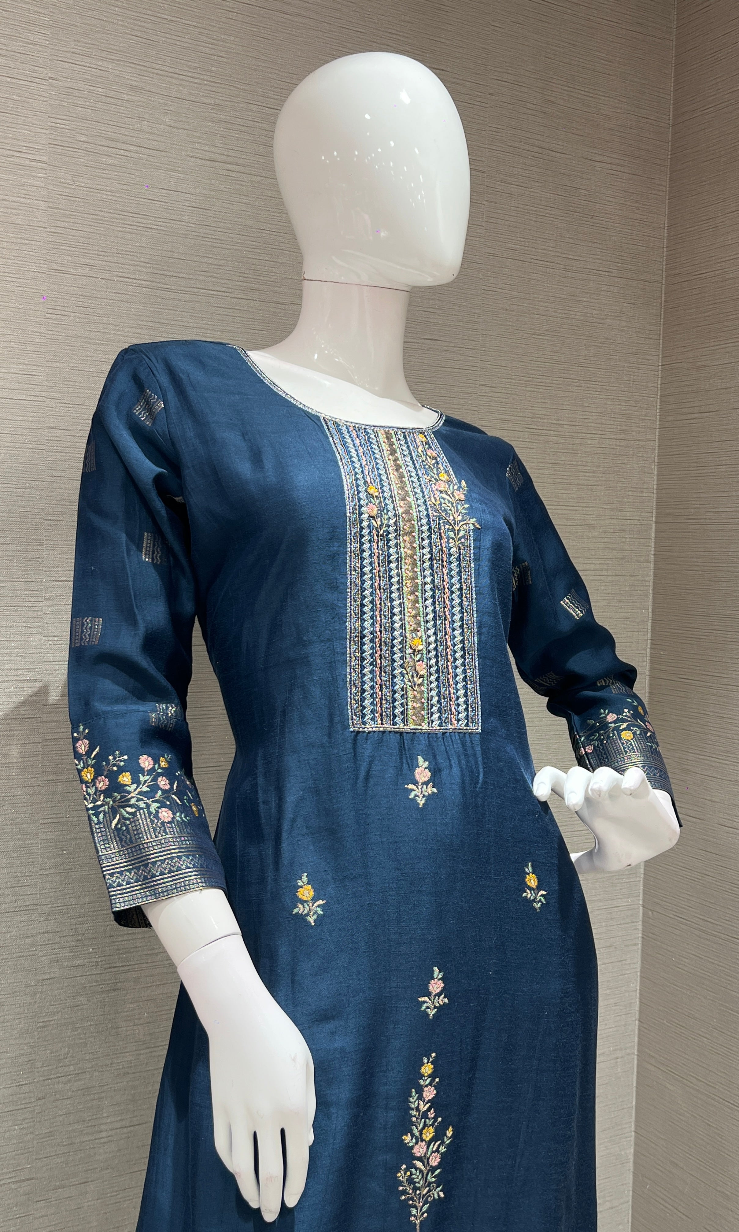 NAVY BLUE EMBROIDERED KURTA SET