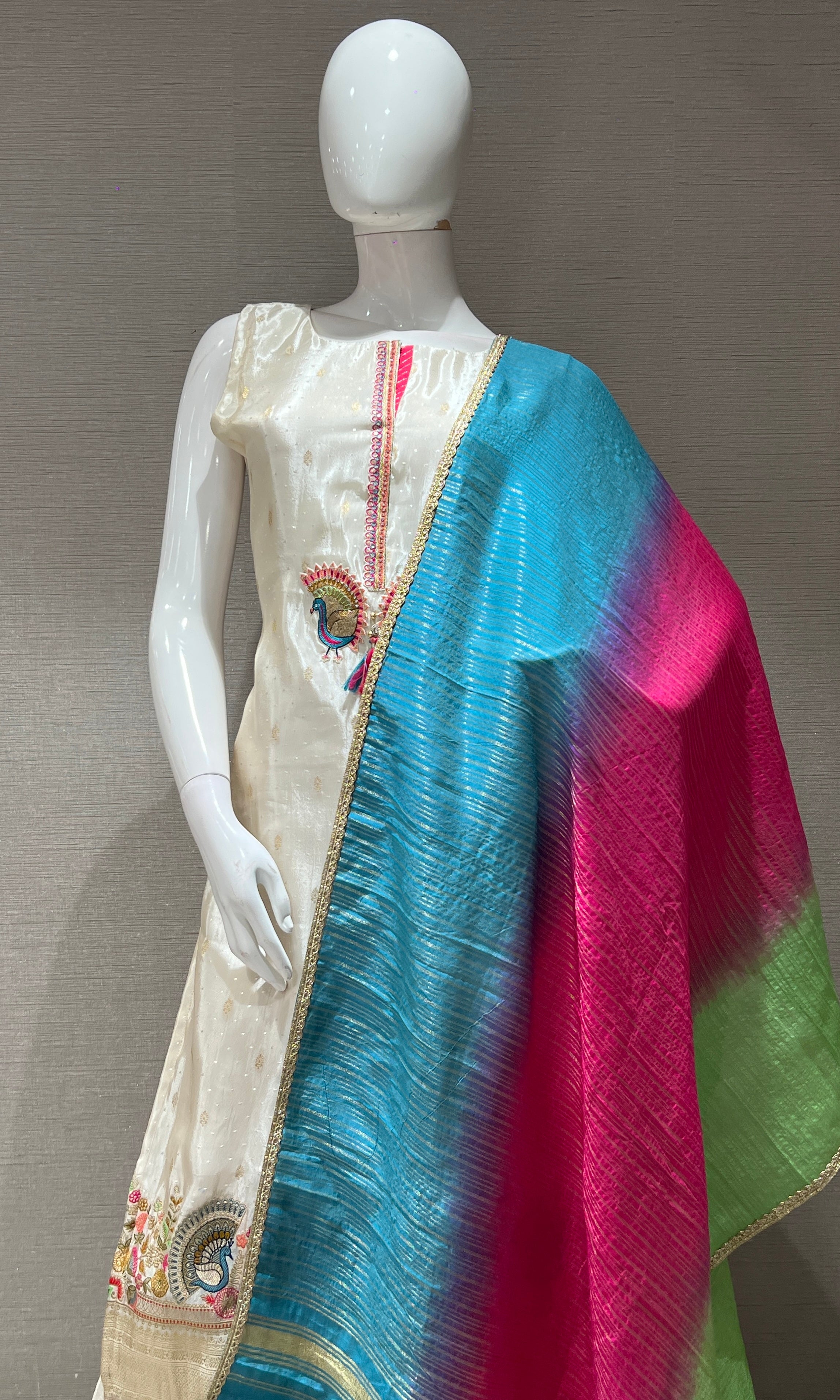 White kurta set WITH MULTICOLOUR DUPATTA