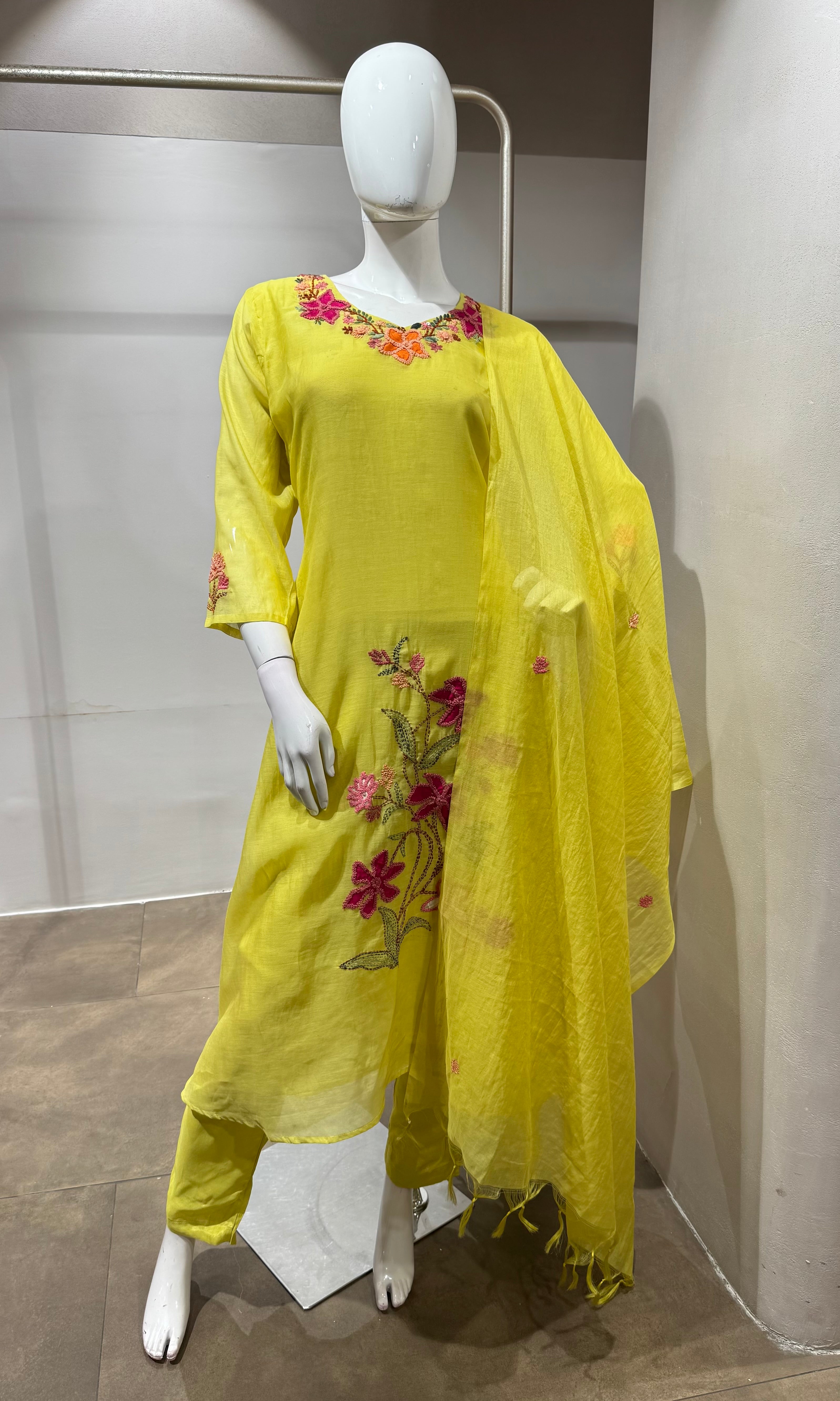 Green Mul Chanderi Kurta Set with Floral Embroidery