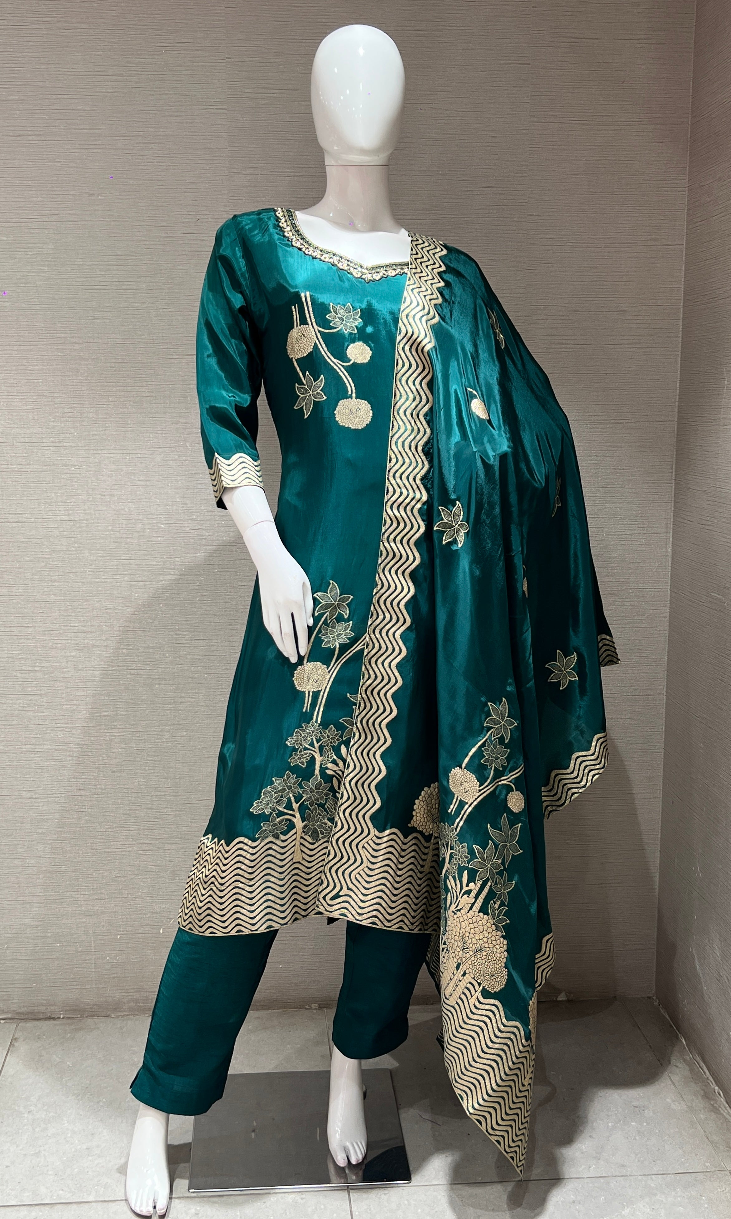 GREEN Golden Embroidered KURTA SET