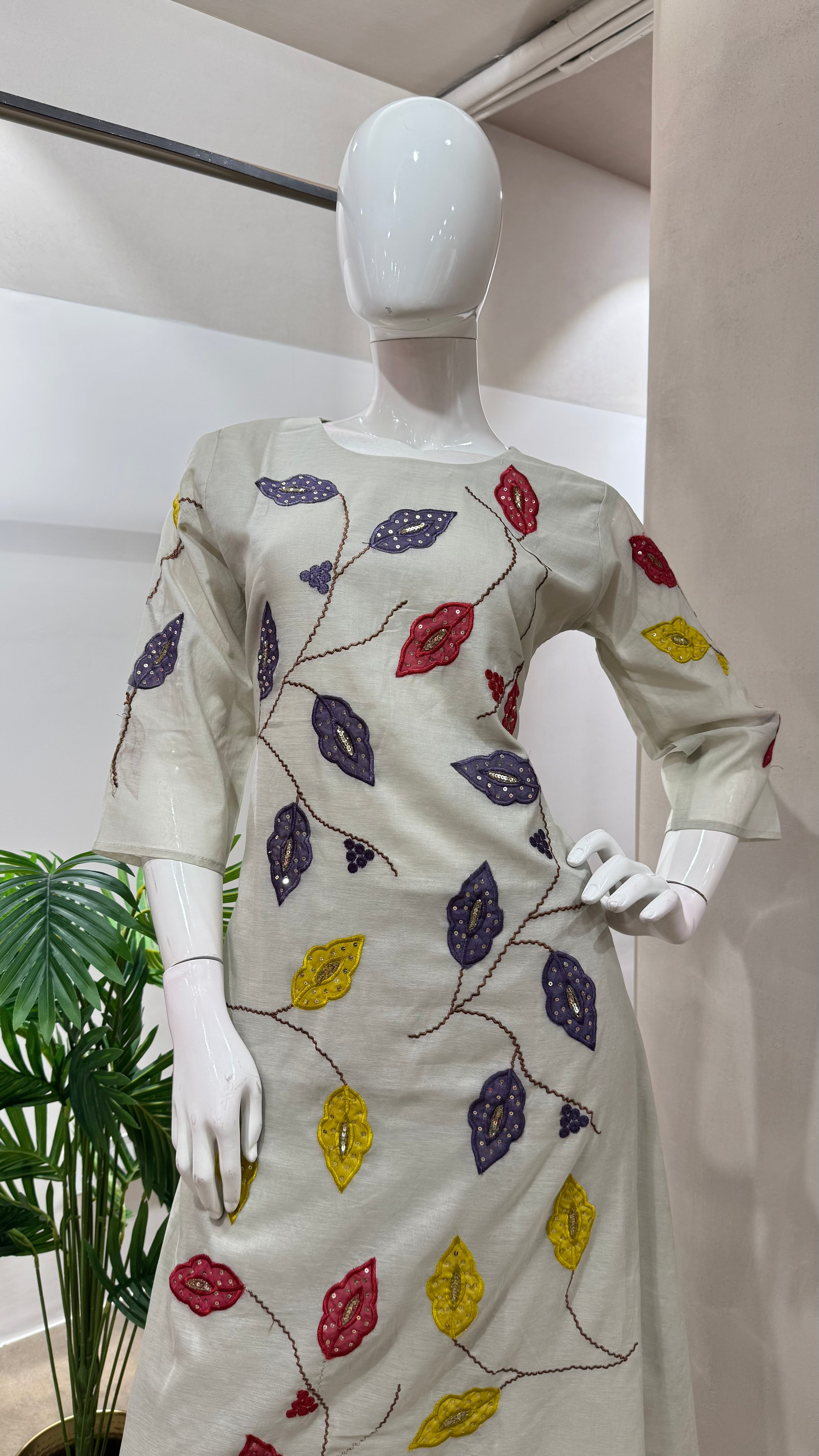 GREY kurta set with leaf embroidery