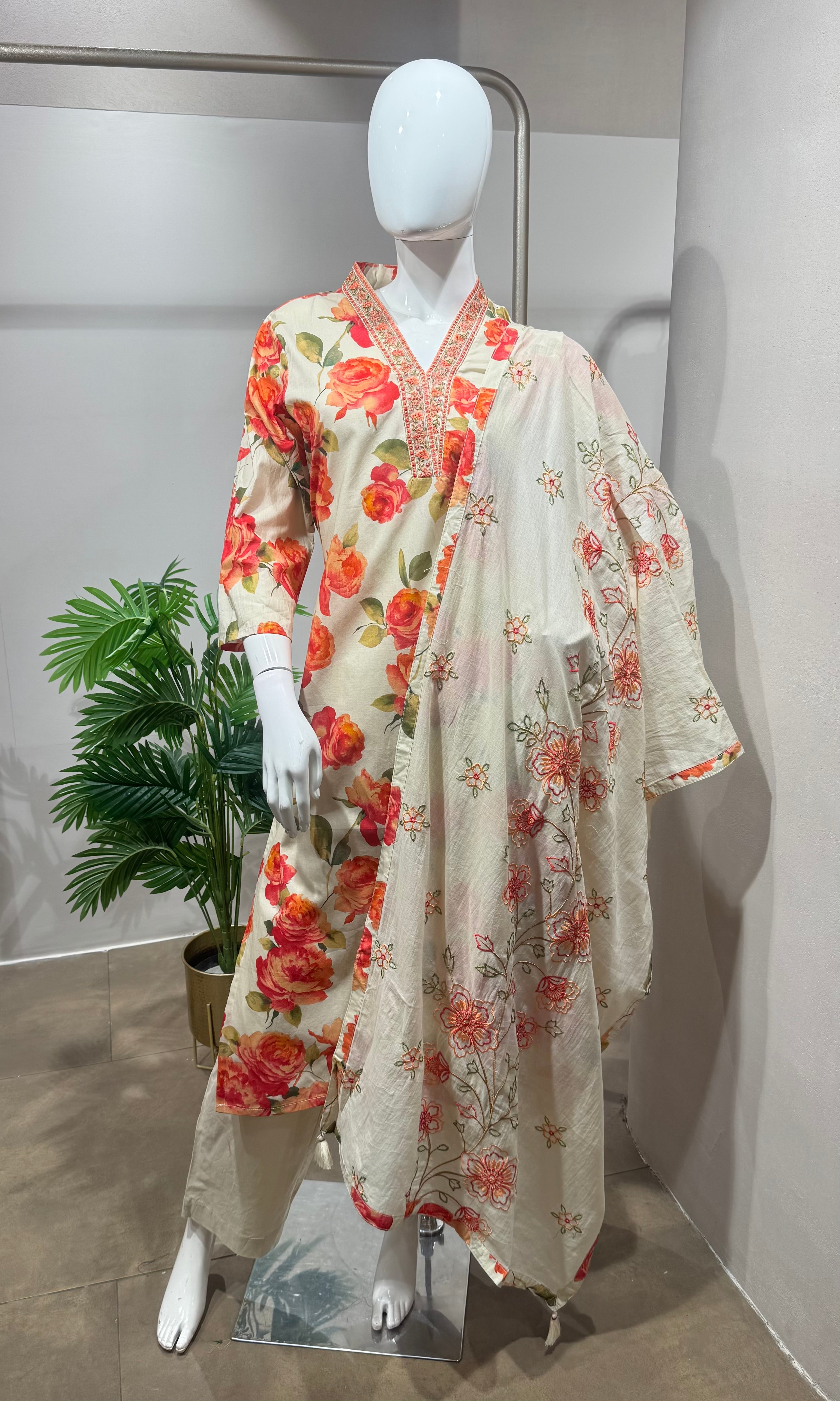 Cream floral print kurta set