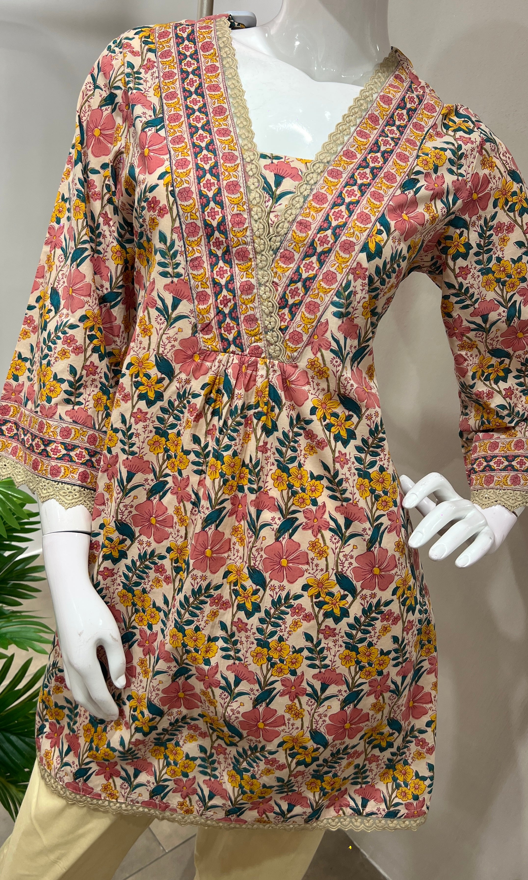 Half white FLORAL CORD SET