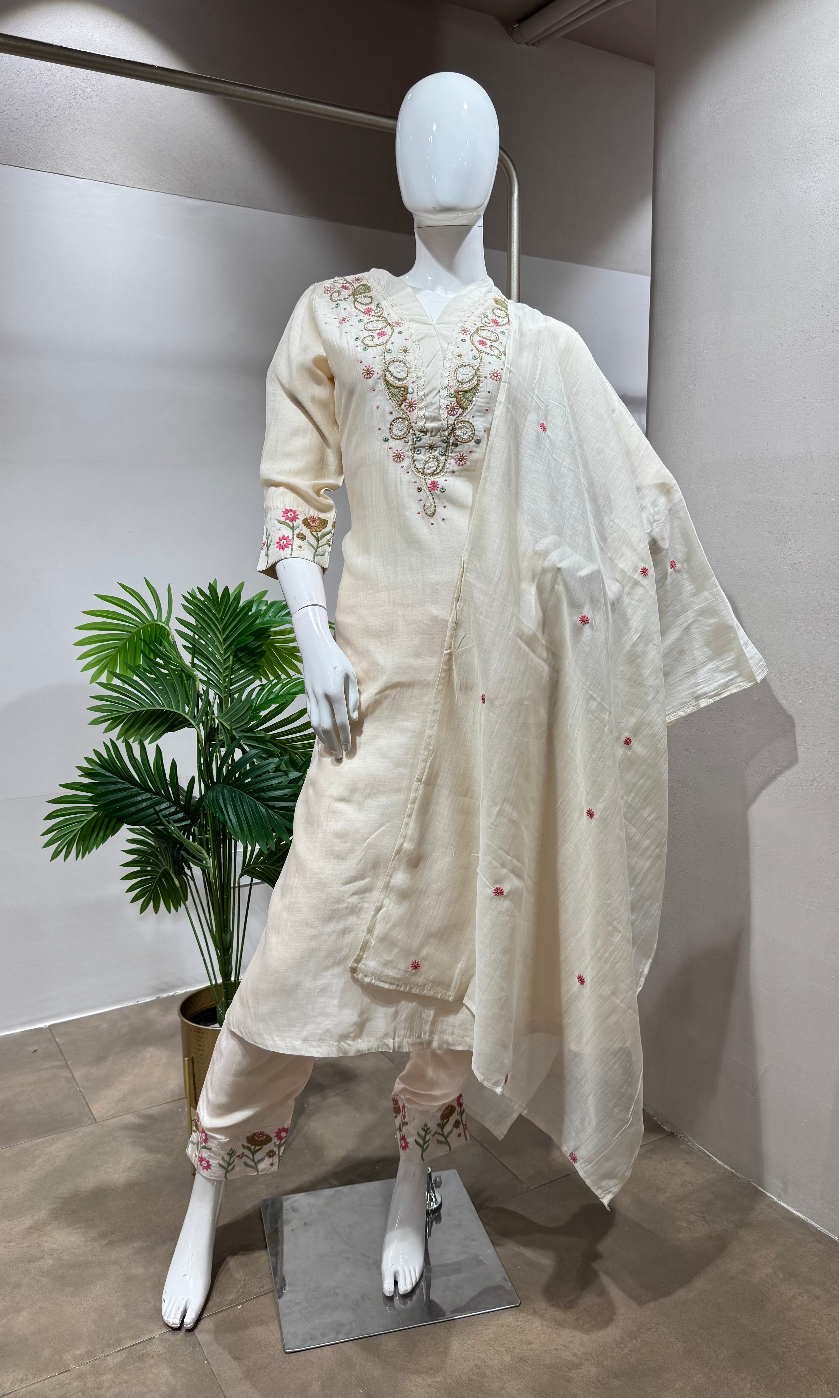 PEACH Cotton Straight-Cut Suit with Floral Embroidery