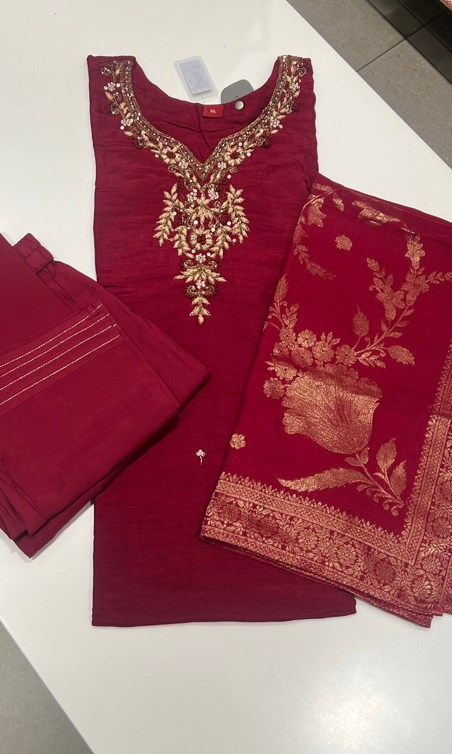 Maroon kurta set With Intricate Neckwork