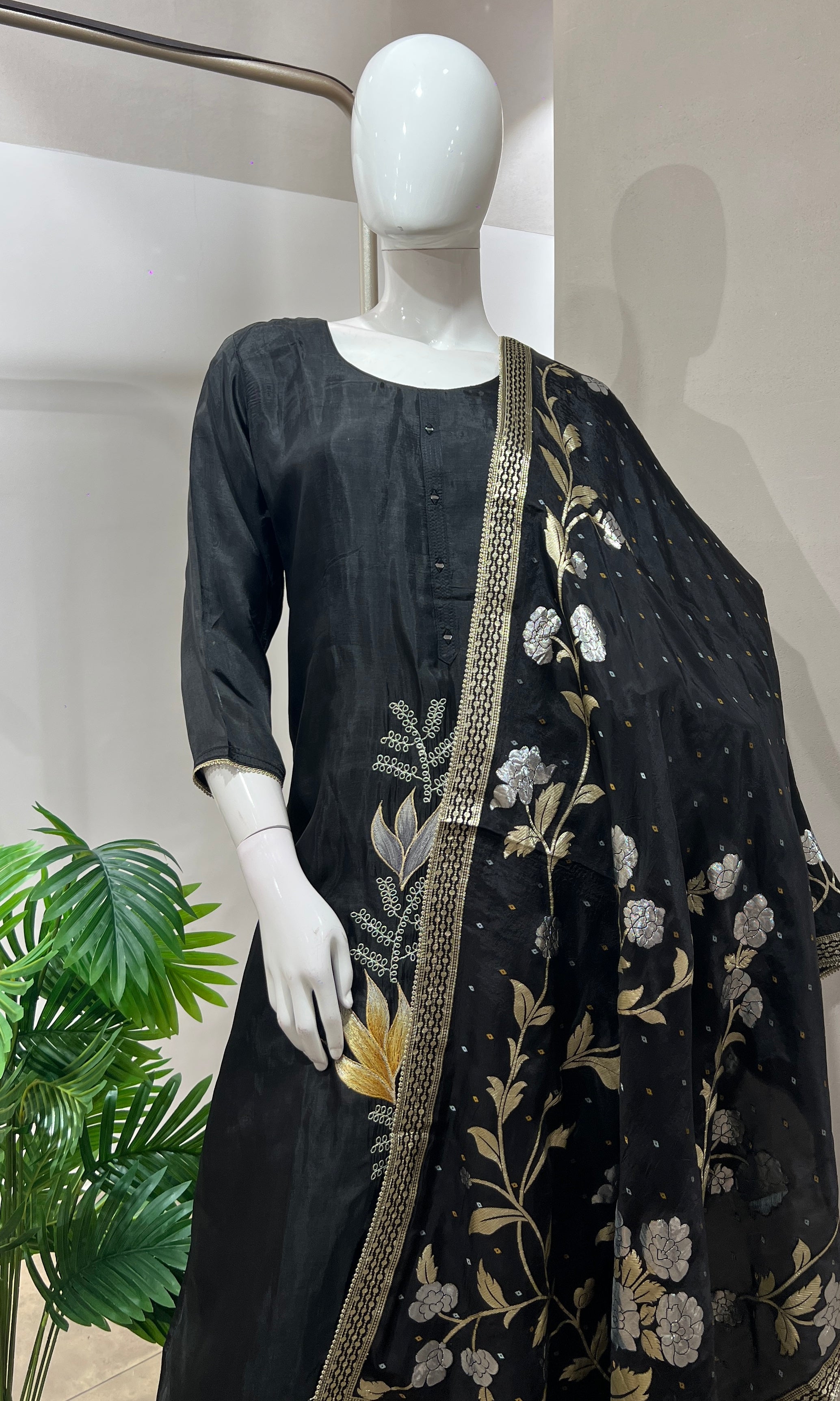 Black ETHNIC FLORAL EMBROIDERED kurta set
