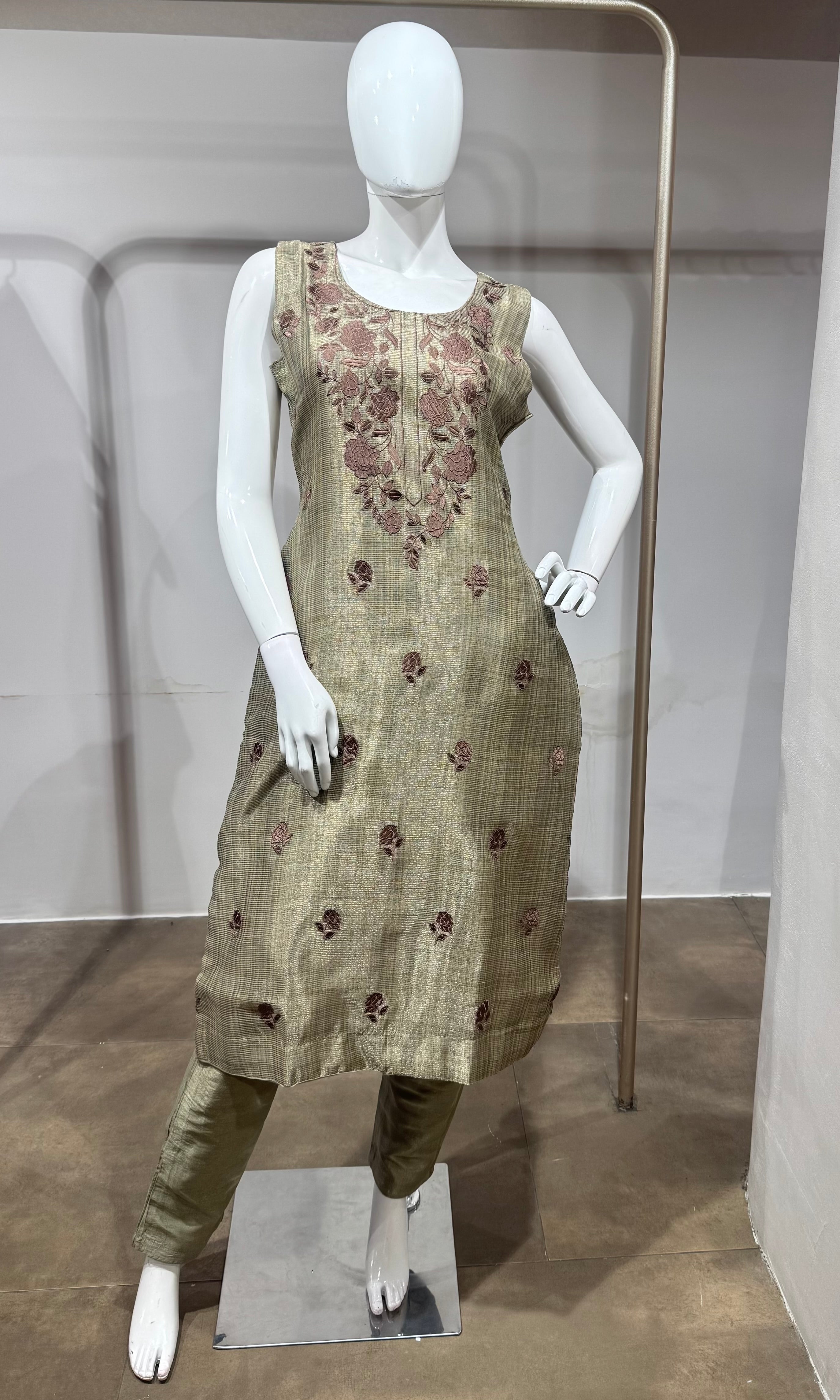 BEAGH FLORAL EMBROIDERED KURTA SET