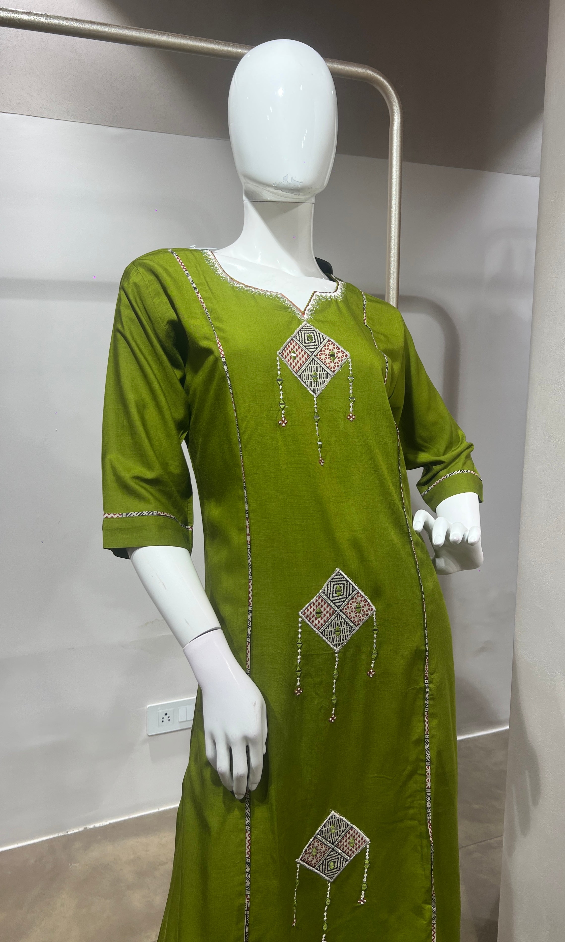 Green Ethnic Motif Kurta with Bottom
