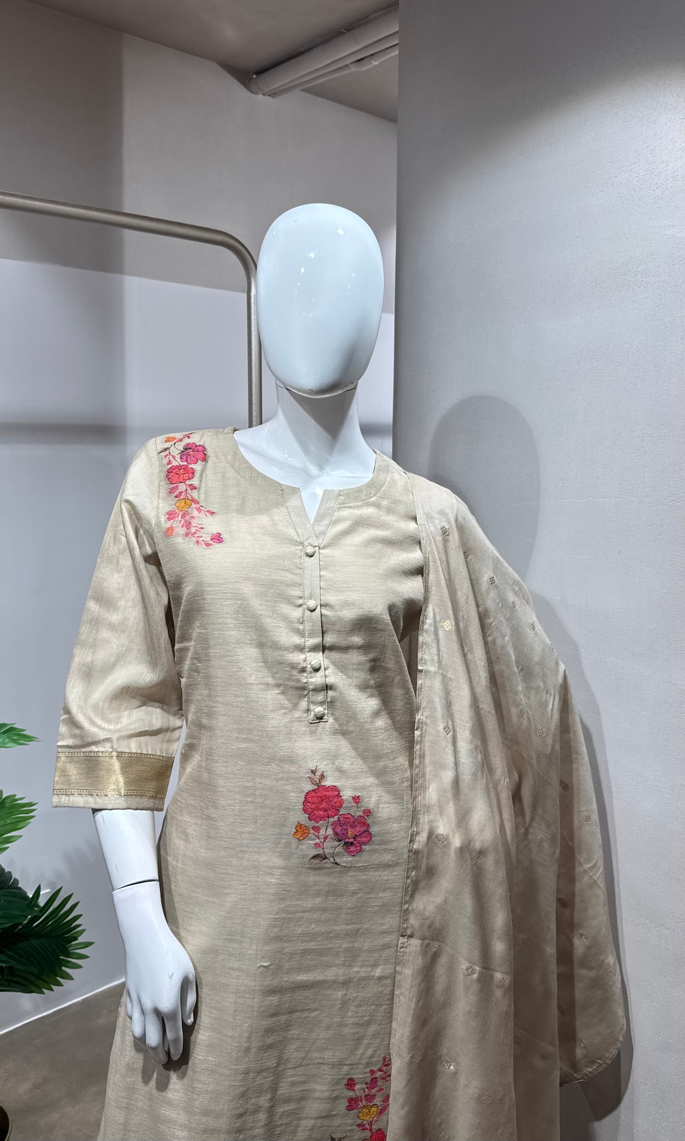 Cream floral motif printed kurta set