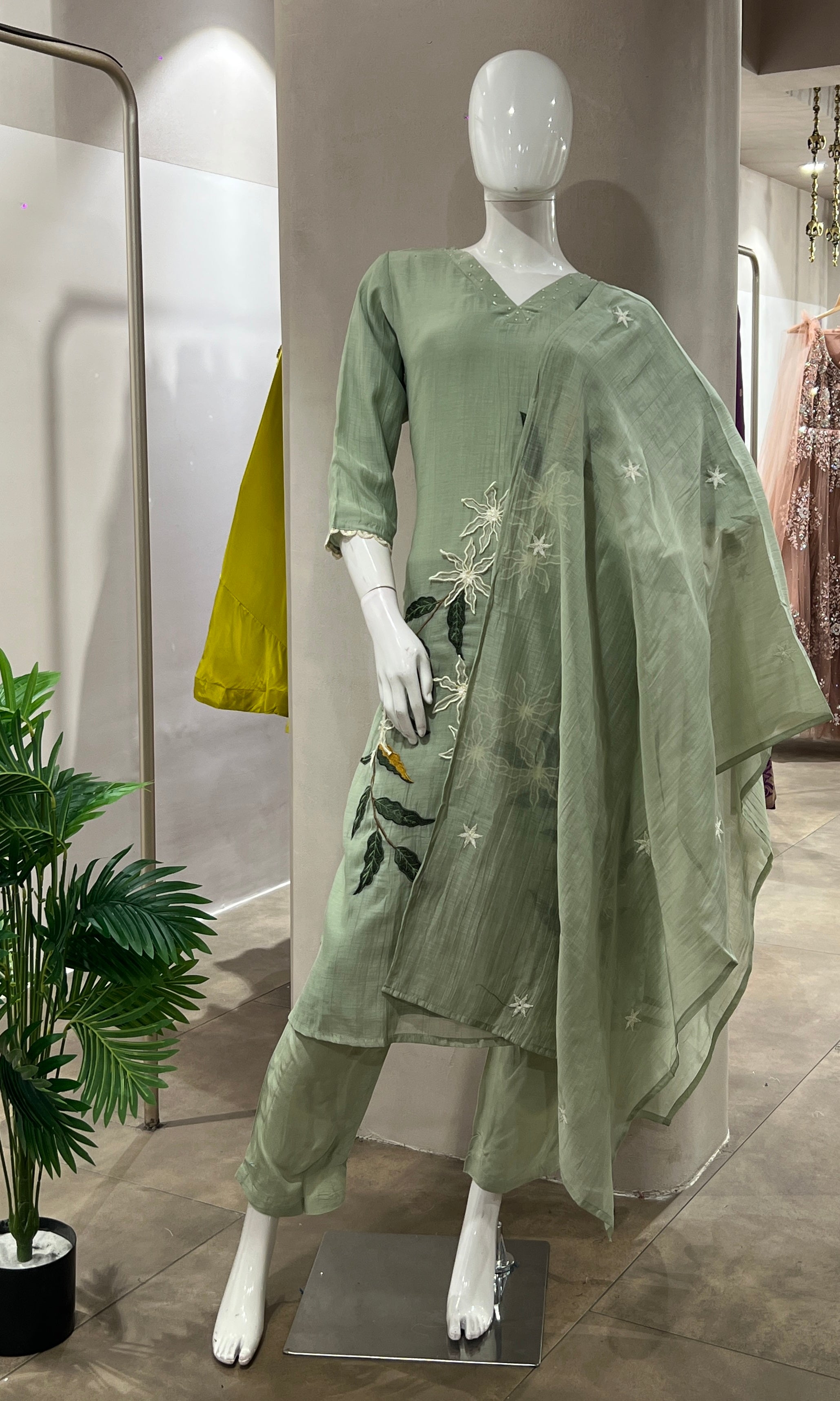 GREEN THREAD EMBROIDERY FLORAL KURTA SET