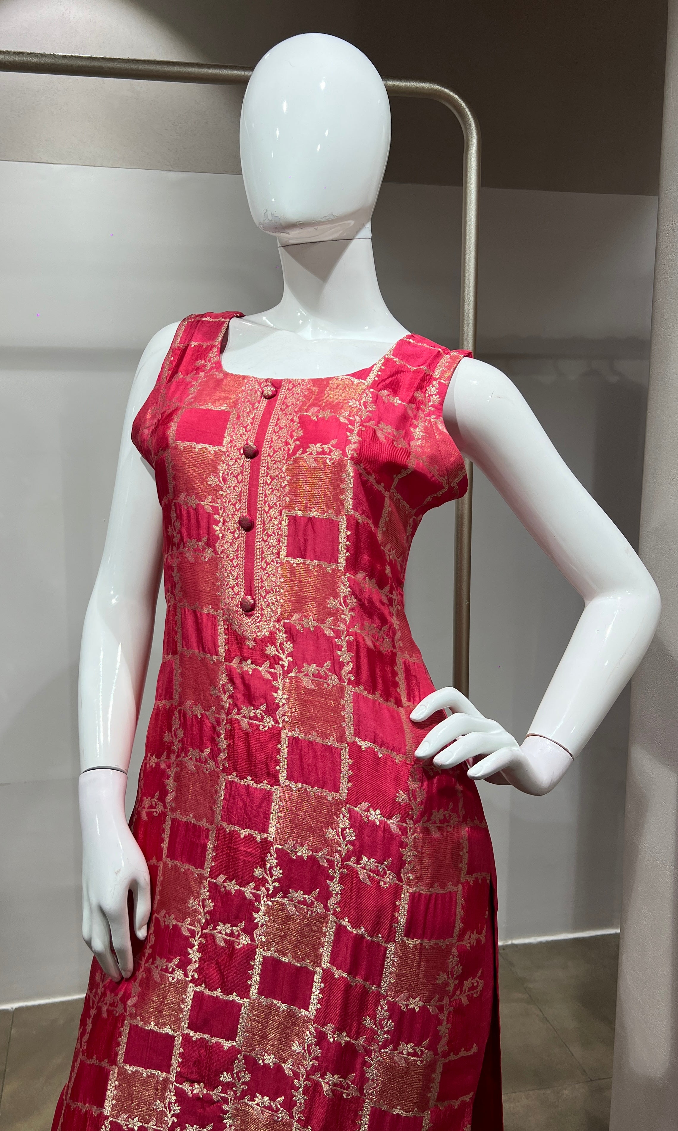 light pink Silk Embroidered Zari Kurta Set