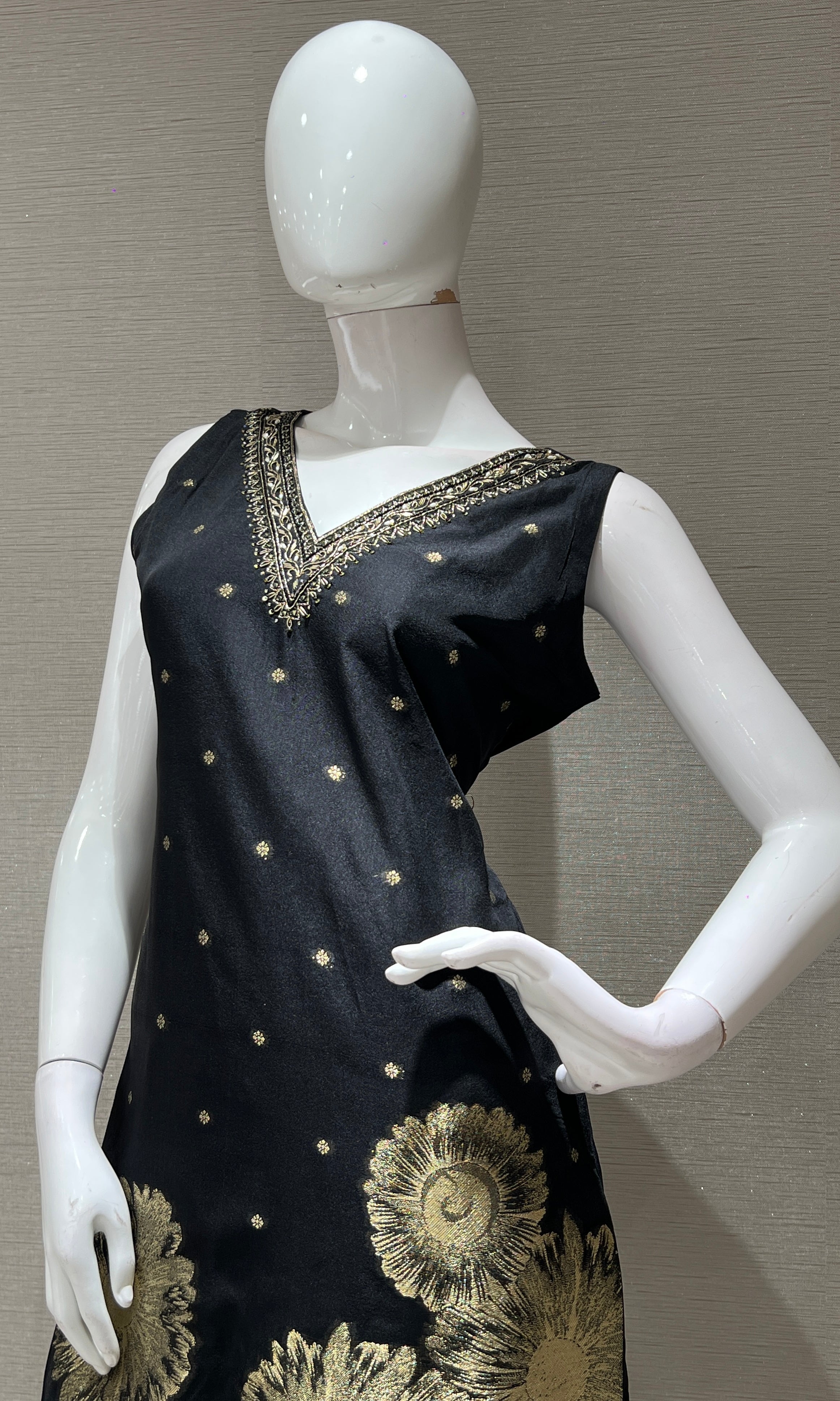 Black GOLD FLORAL EMBROIDERED KURTA SET