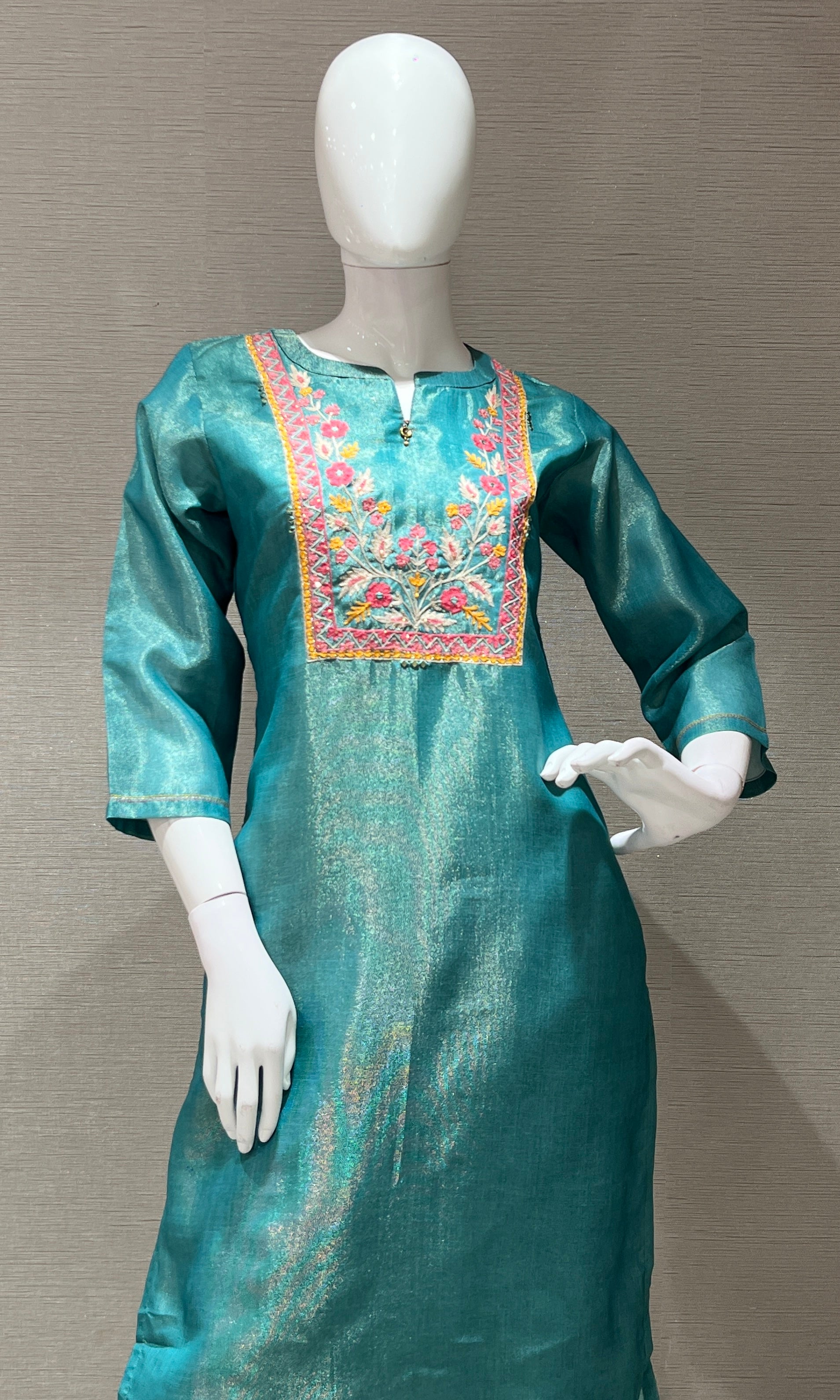 Green EMBROIDERED kurta set WITH PRINT DUPATTA