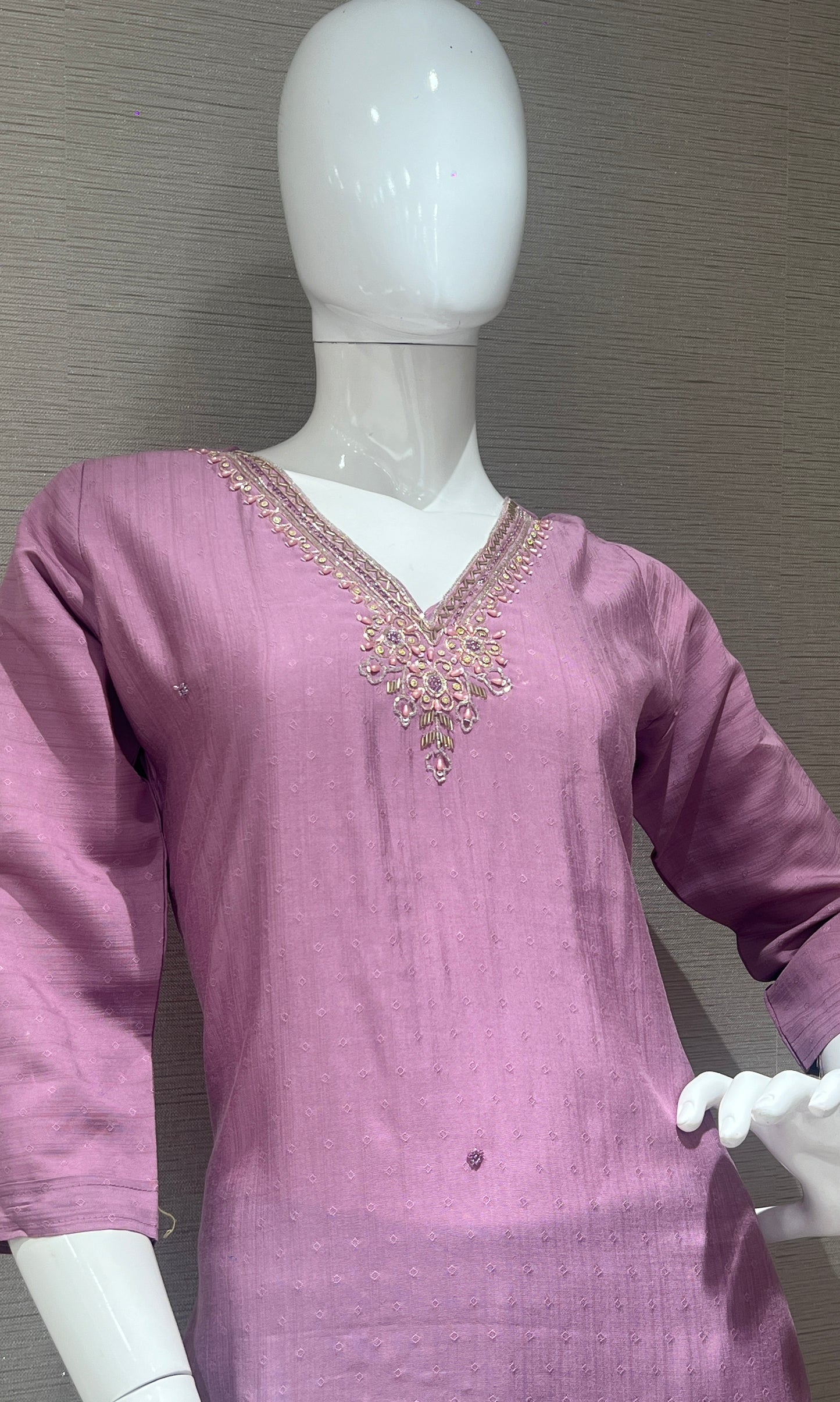 🦄Lavender Kurti with neck design🪻