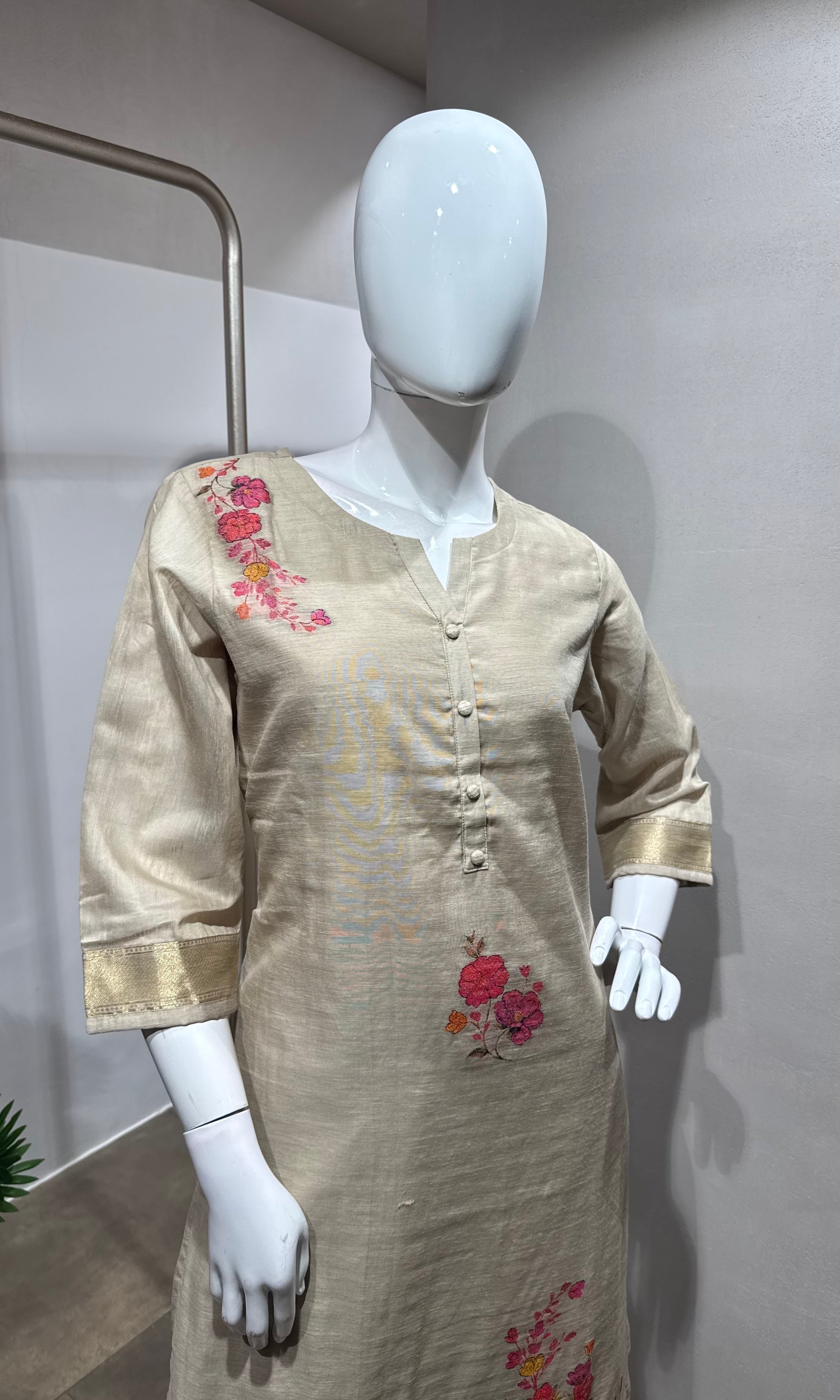 Cream floral motif printed kurta set