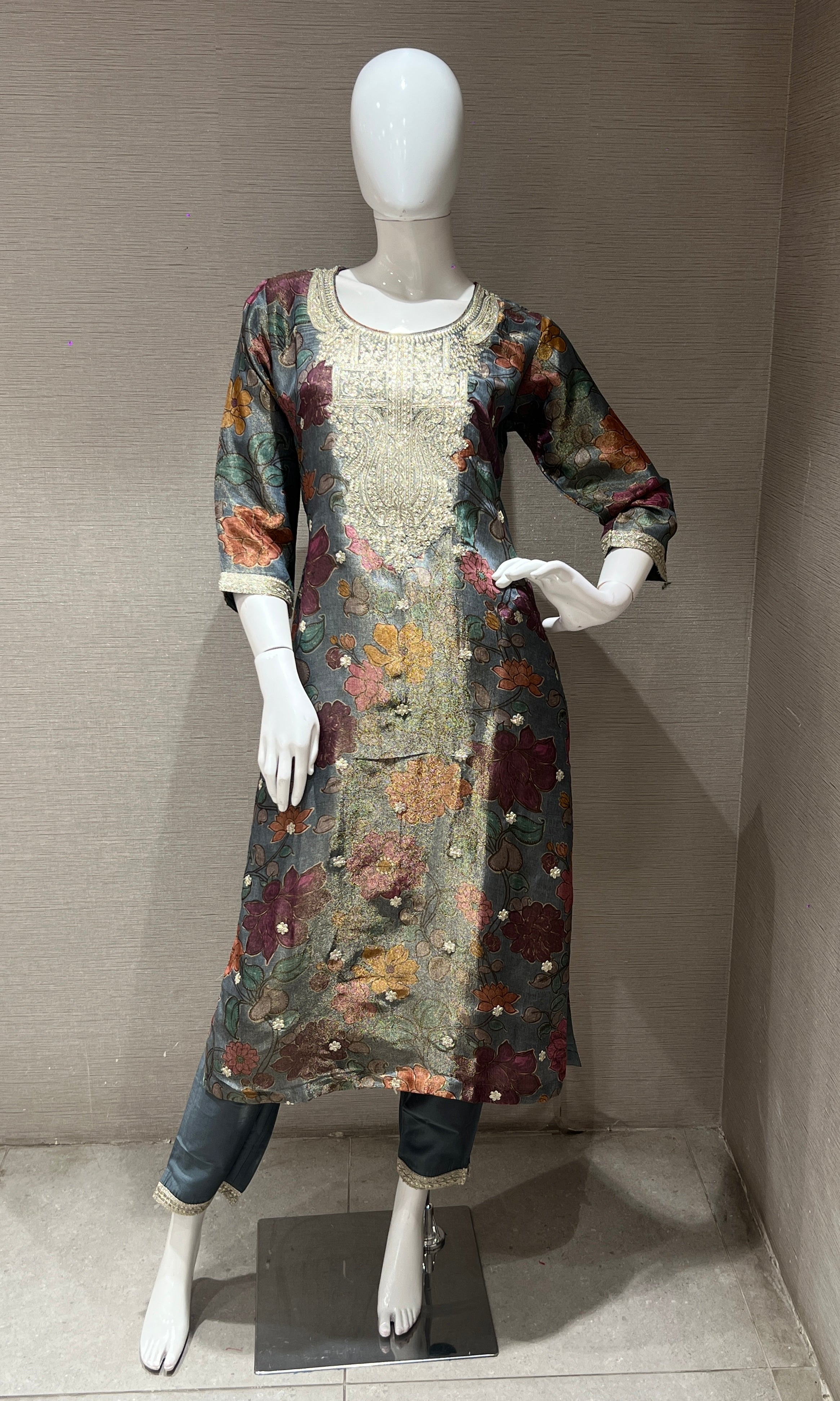 Grey floral shimmer slik kurta set