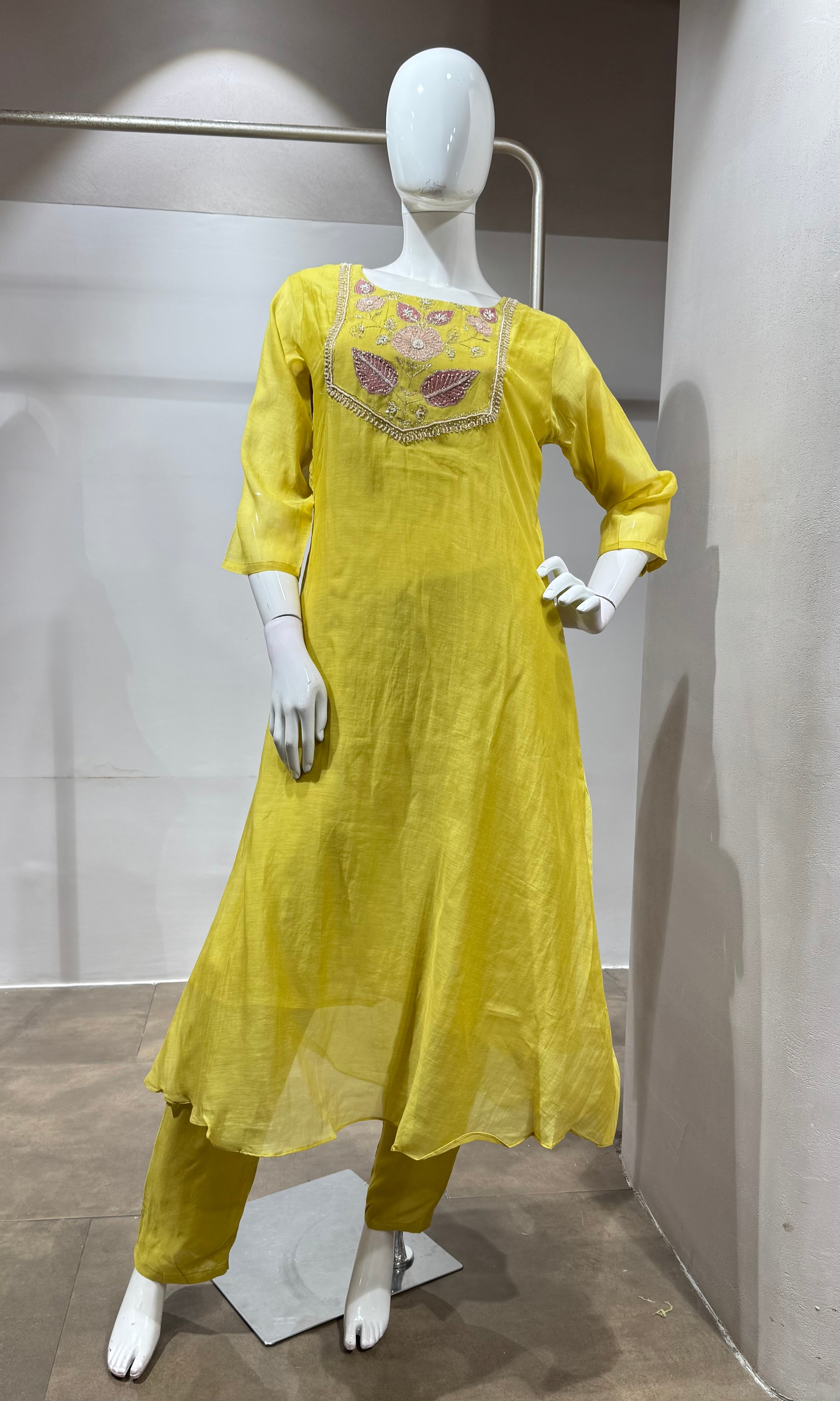Liril Elegance Floral Embroidered Kurta Set