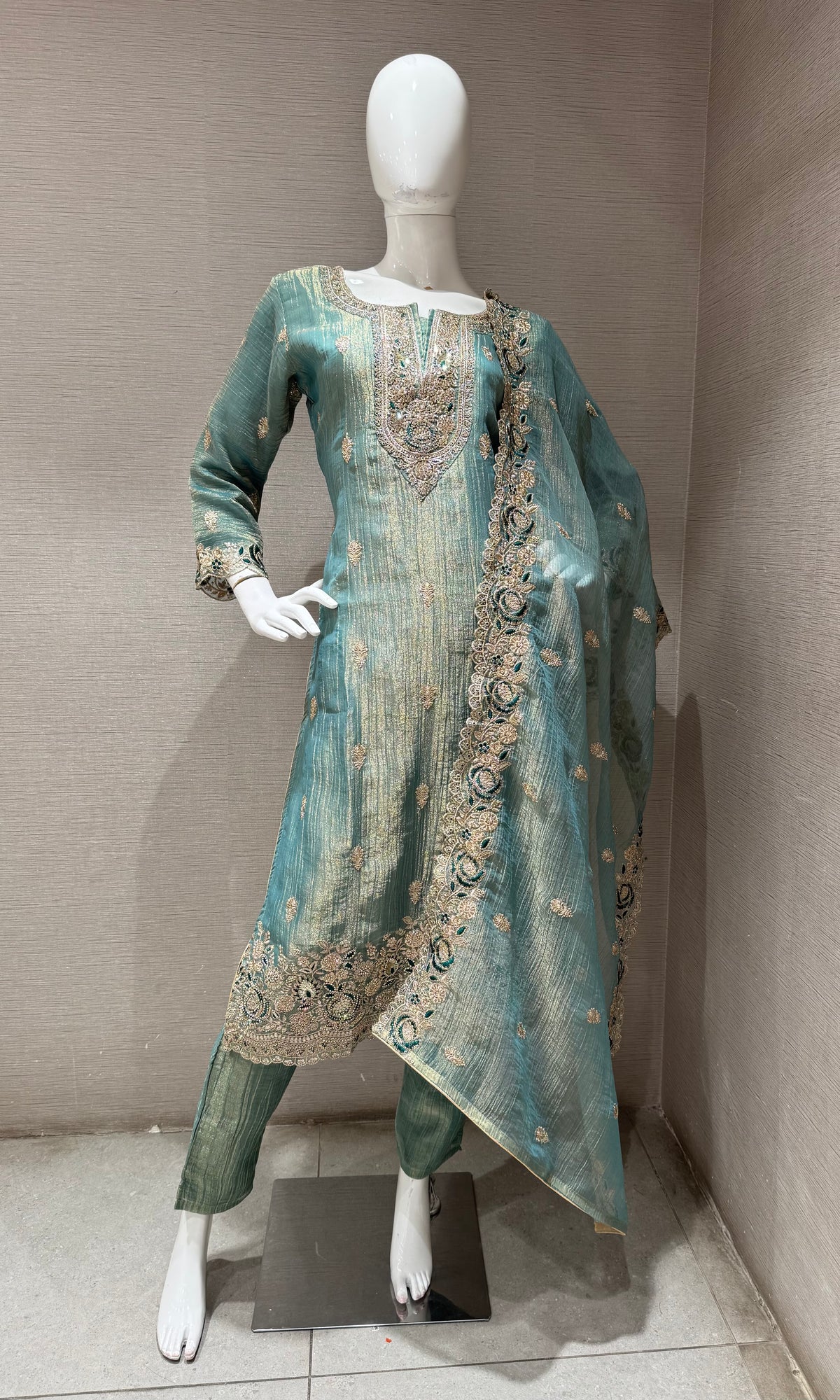 Green Tissue silk Ethnic Kurta Set with Zari dupatta