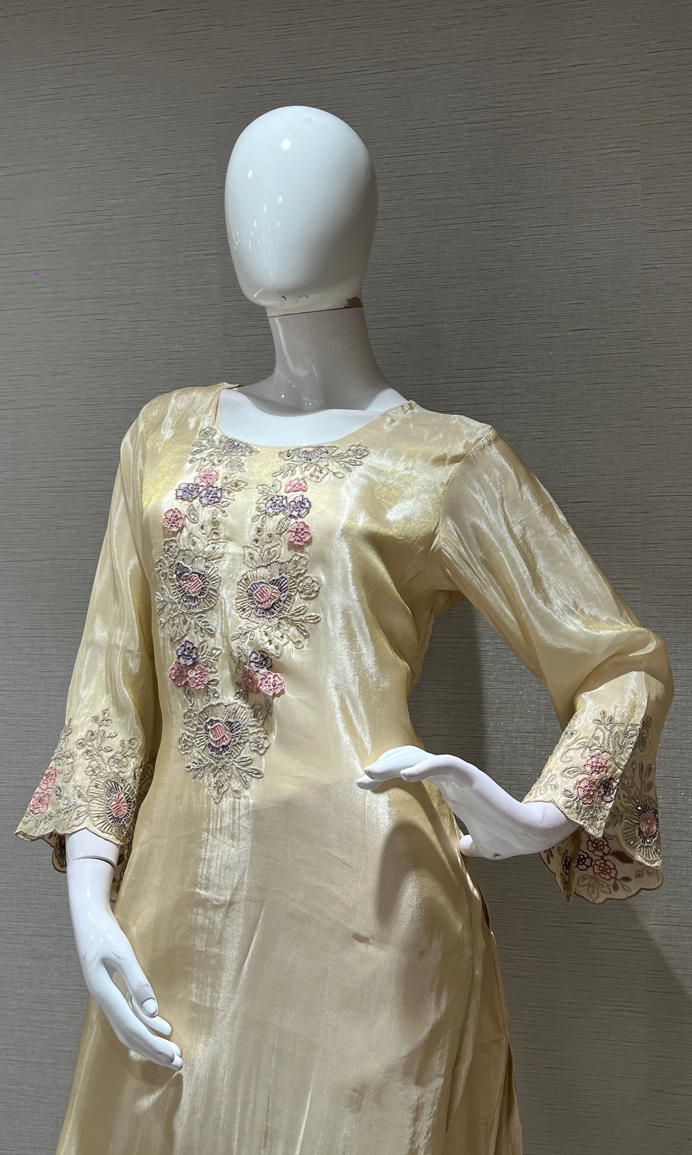 Beagh FLORAL EMBROIDERED kurta set