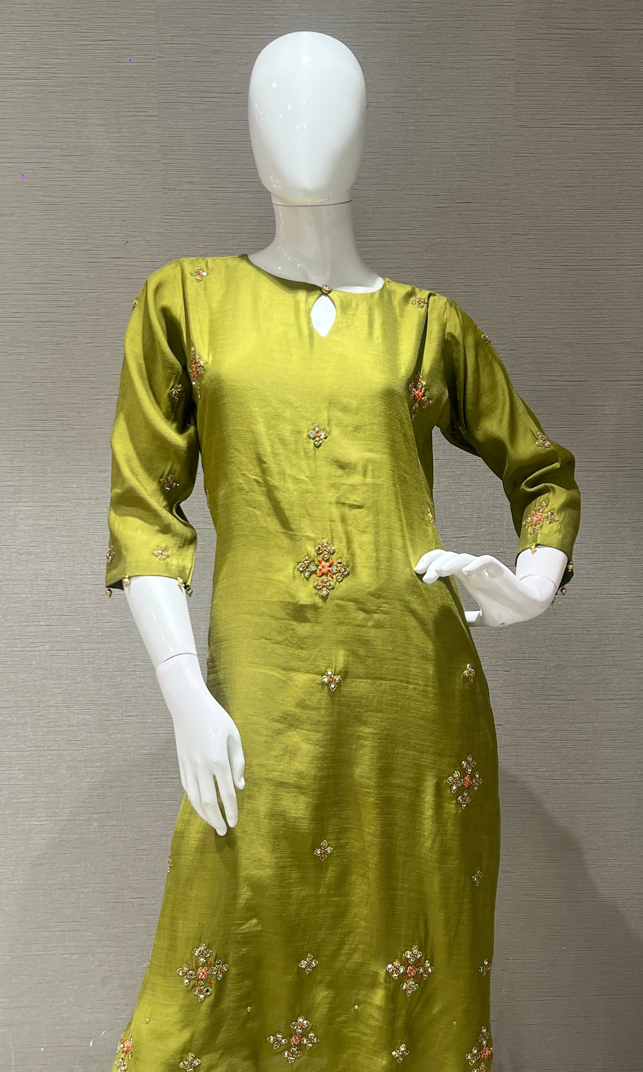 Green kurta Set With Minimal Embroidery