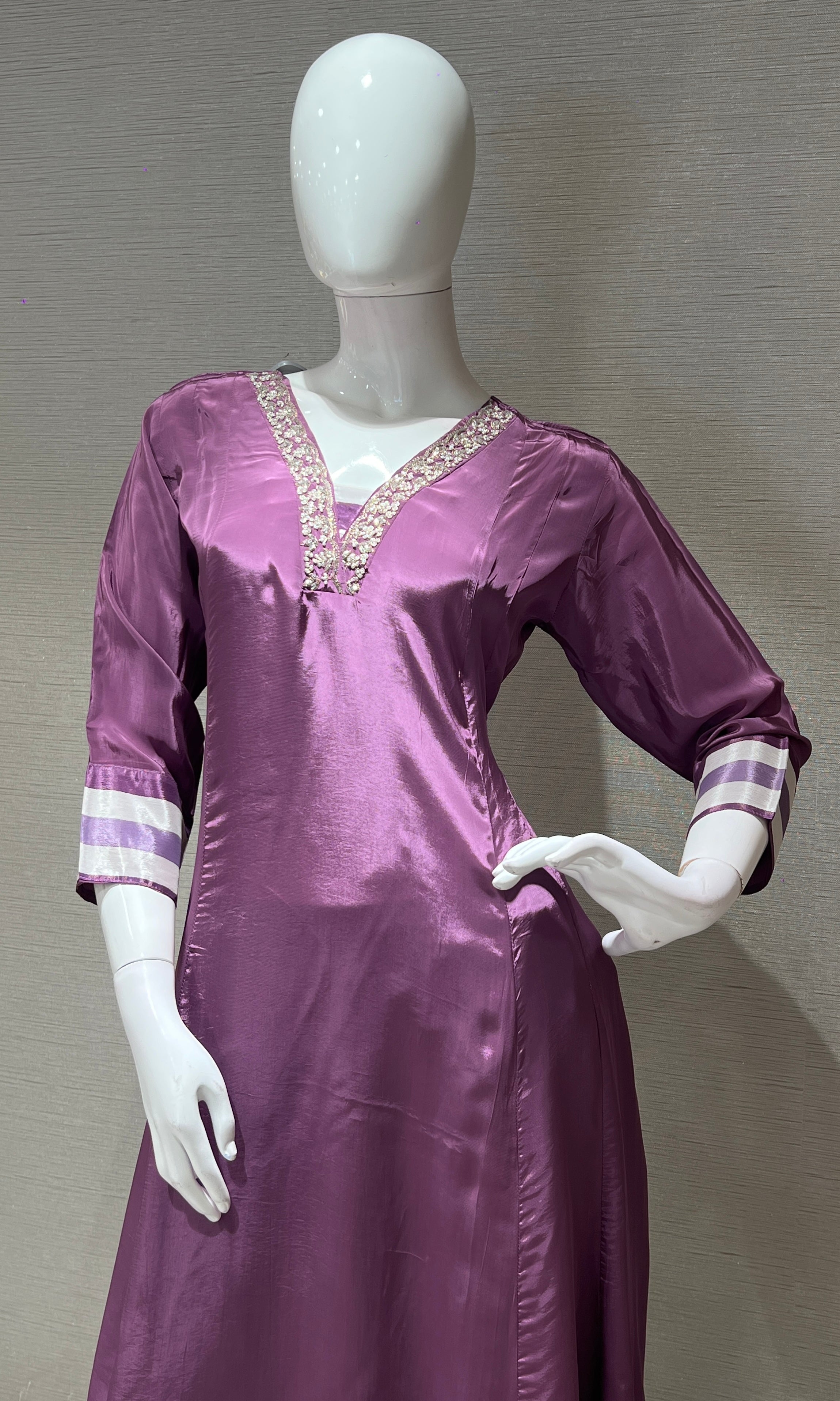 Lilac kurta set with a striped dupatta